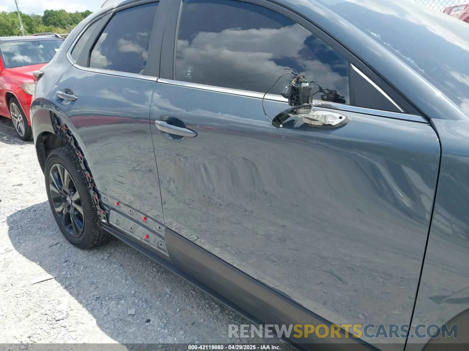 17 Photograph of a damaged car 3MVDMBCM5RM648894 MAZDA CX-30 2024