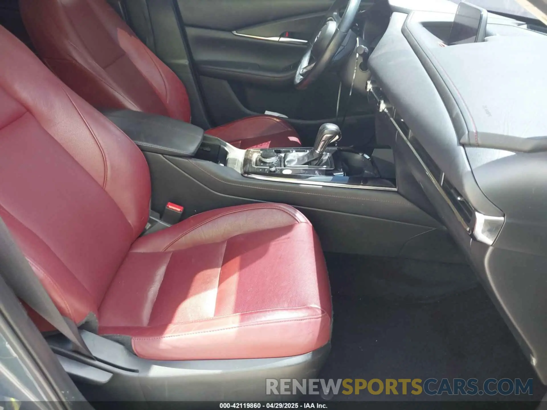 5 Photograph of a damaged car 3MVDMBCM5RM648894 MAZDA CX-30 2024
