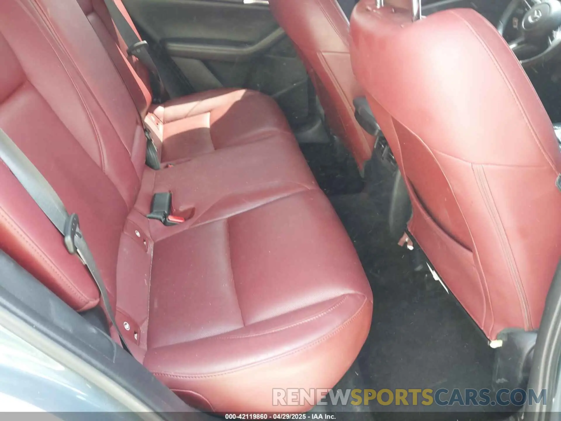 8 Photograph of a damaged car 3MVDMBCM5RM648894 MAZDA CX-30 2024