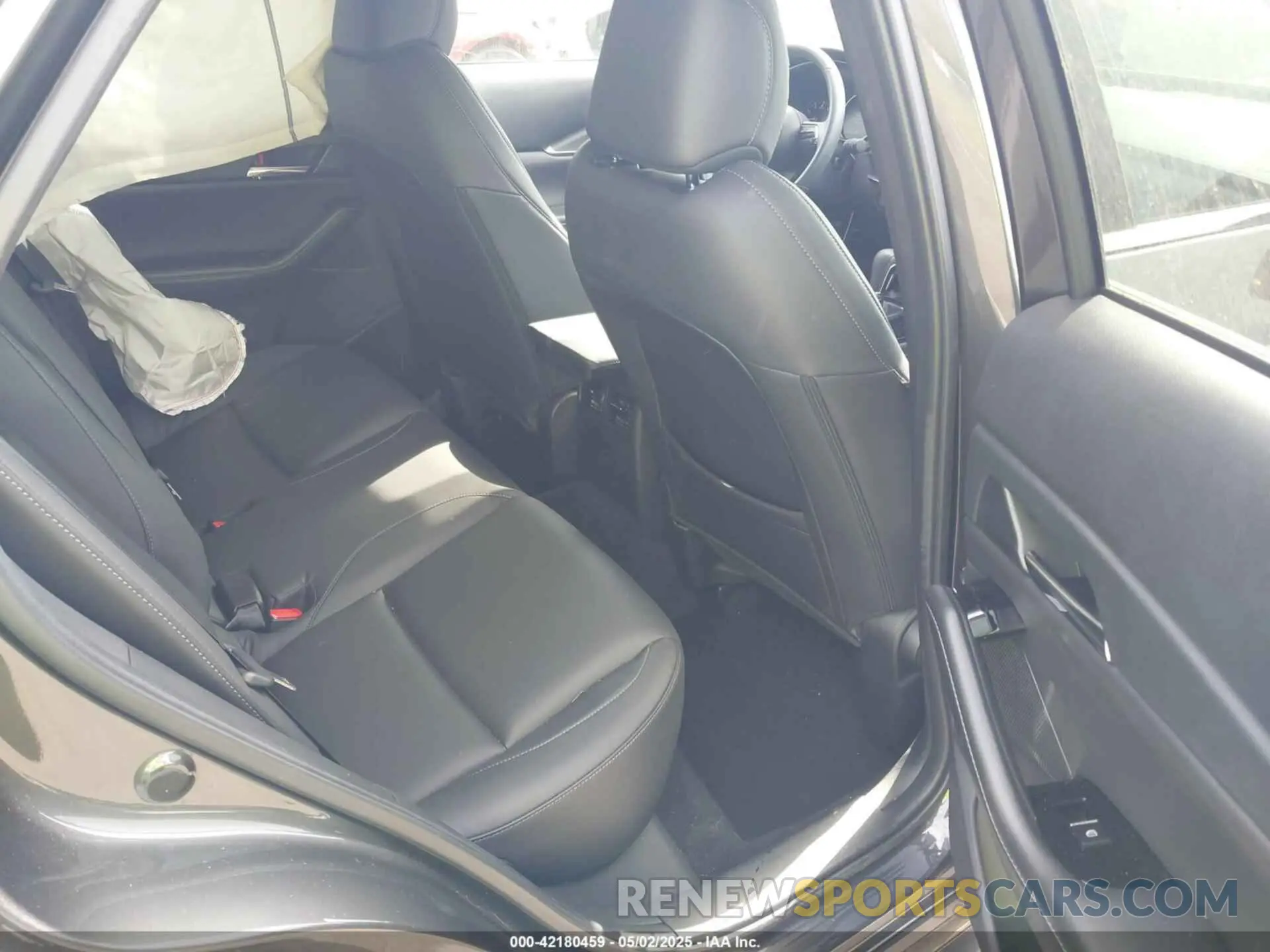 8 Photograph of a damaged car 3MVDMBCM5RM665341 MAZDA CX-30 2024