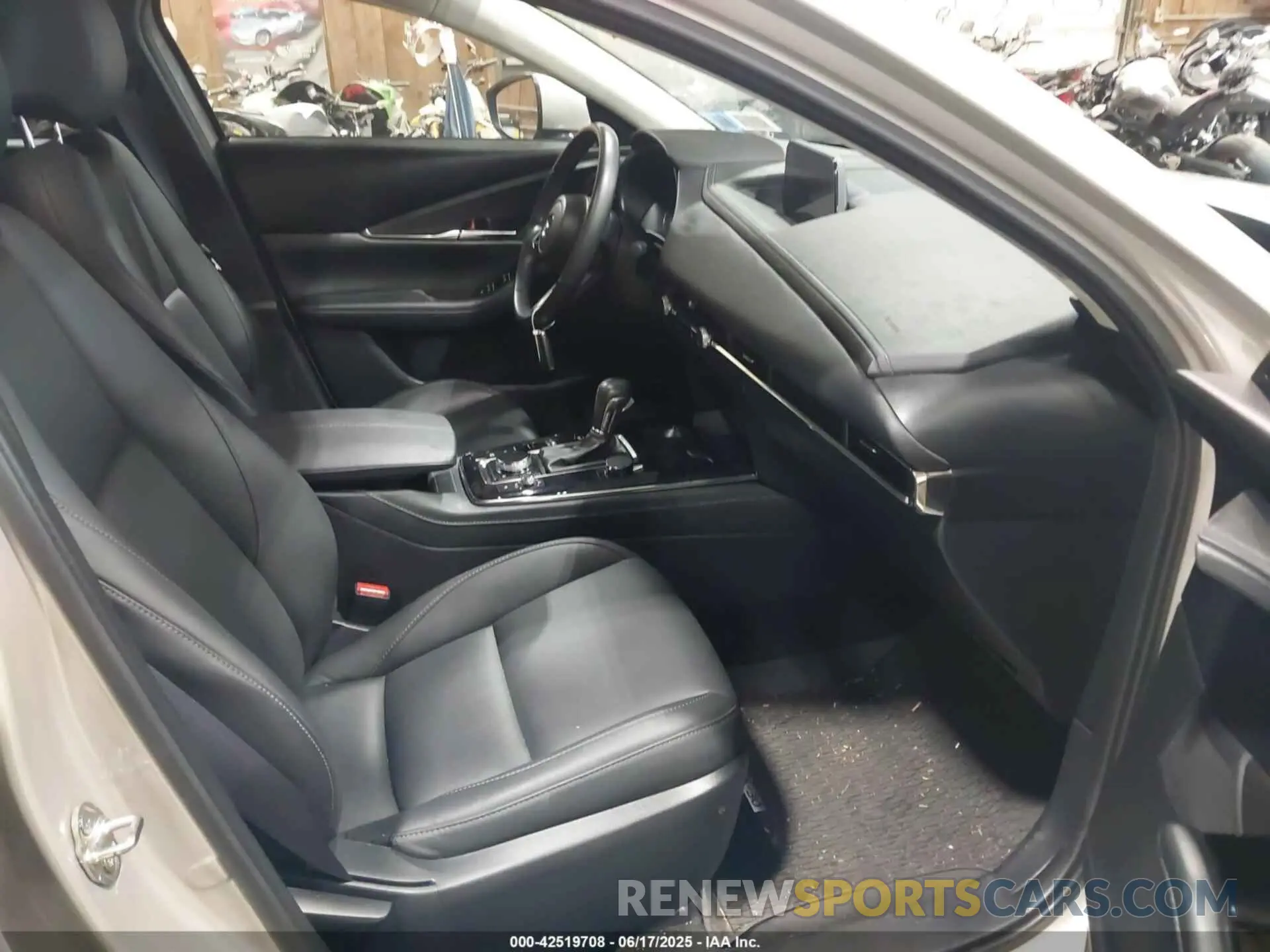 5 Photograph of a damaged car 3MVDMBCM6RM609392 MAZDA CX-30 2024