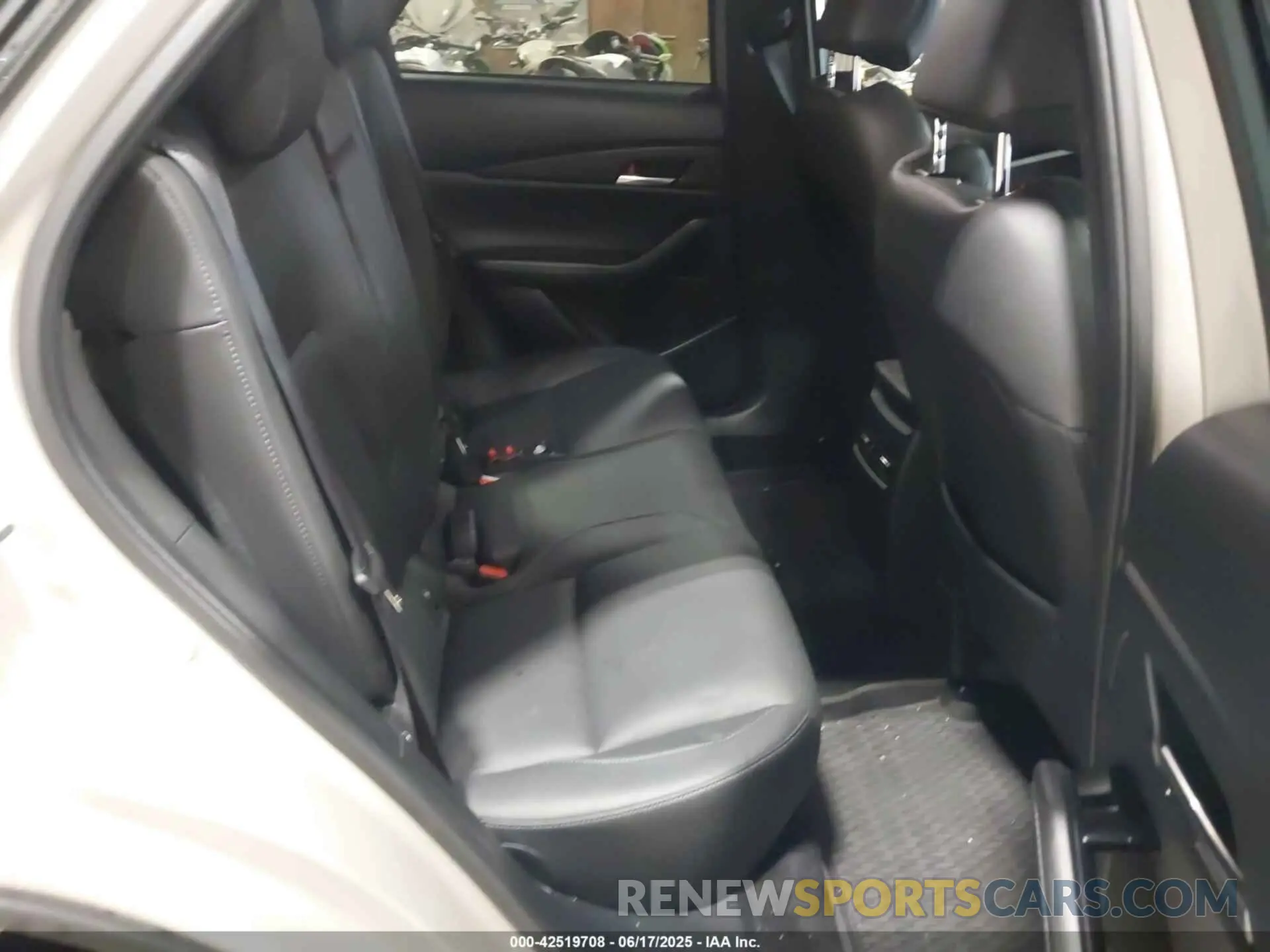 8 Photograph of a damaged car 3MVDMBCM6RM609392 MAZDA CX-30 2024