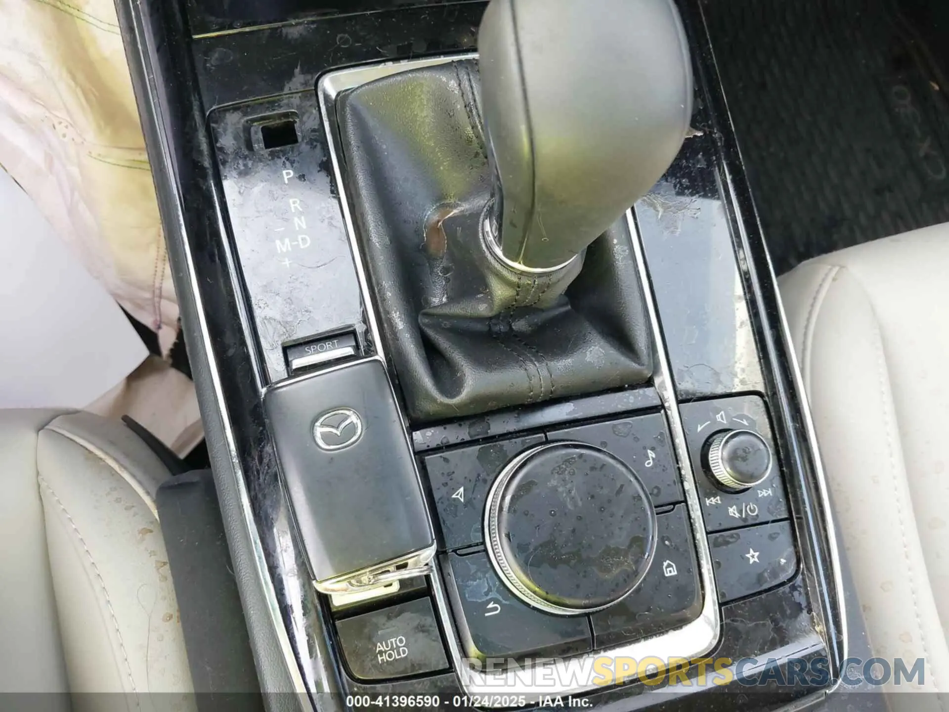 11 Photograph of a damaged car 3MVDMBCM7RM638304 MAZDA CX-30 2024