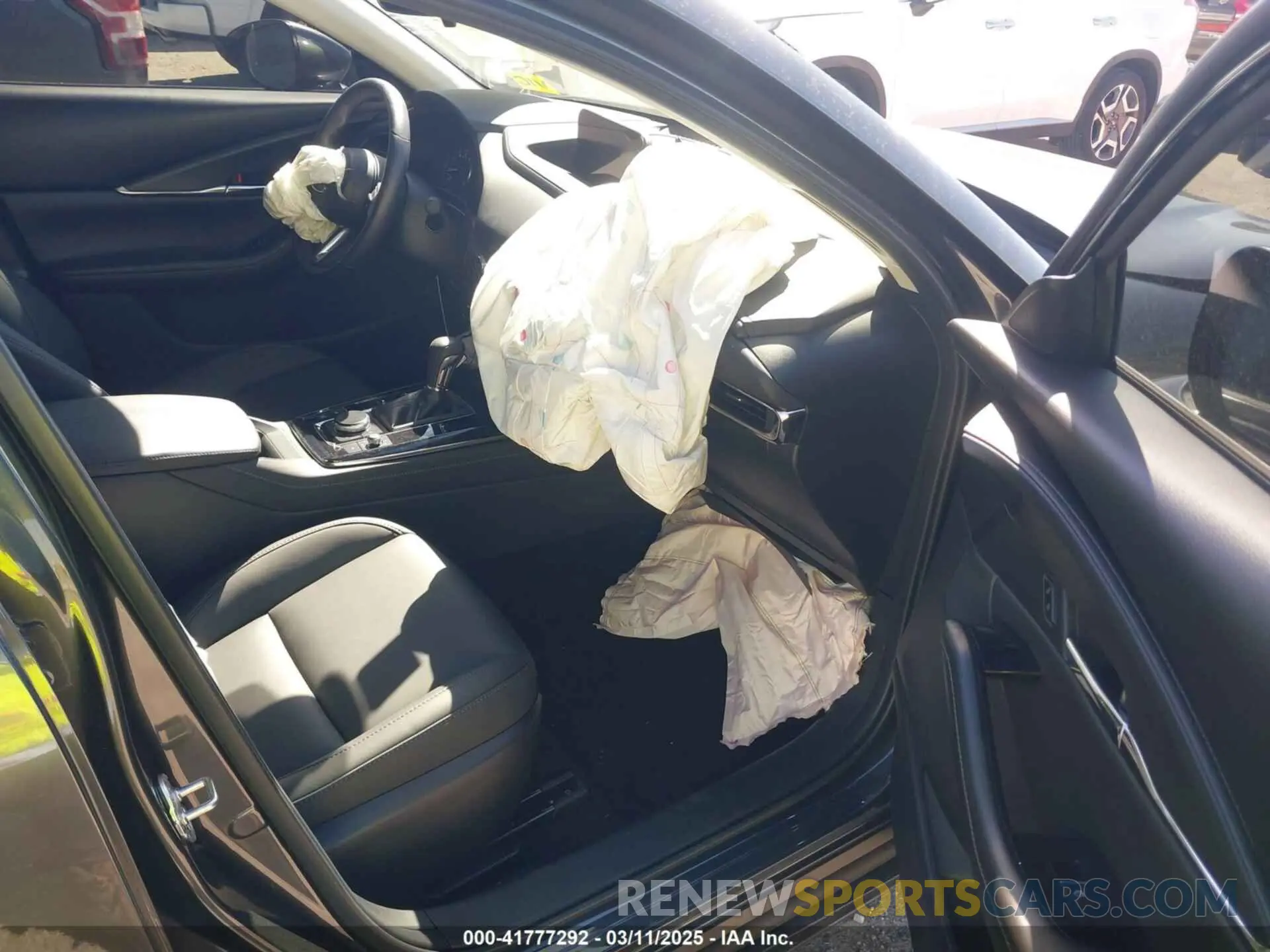 5 Photograph of a damaged car 3MVDMBCM7RM680214 MAZDA CX-30 2024