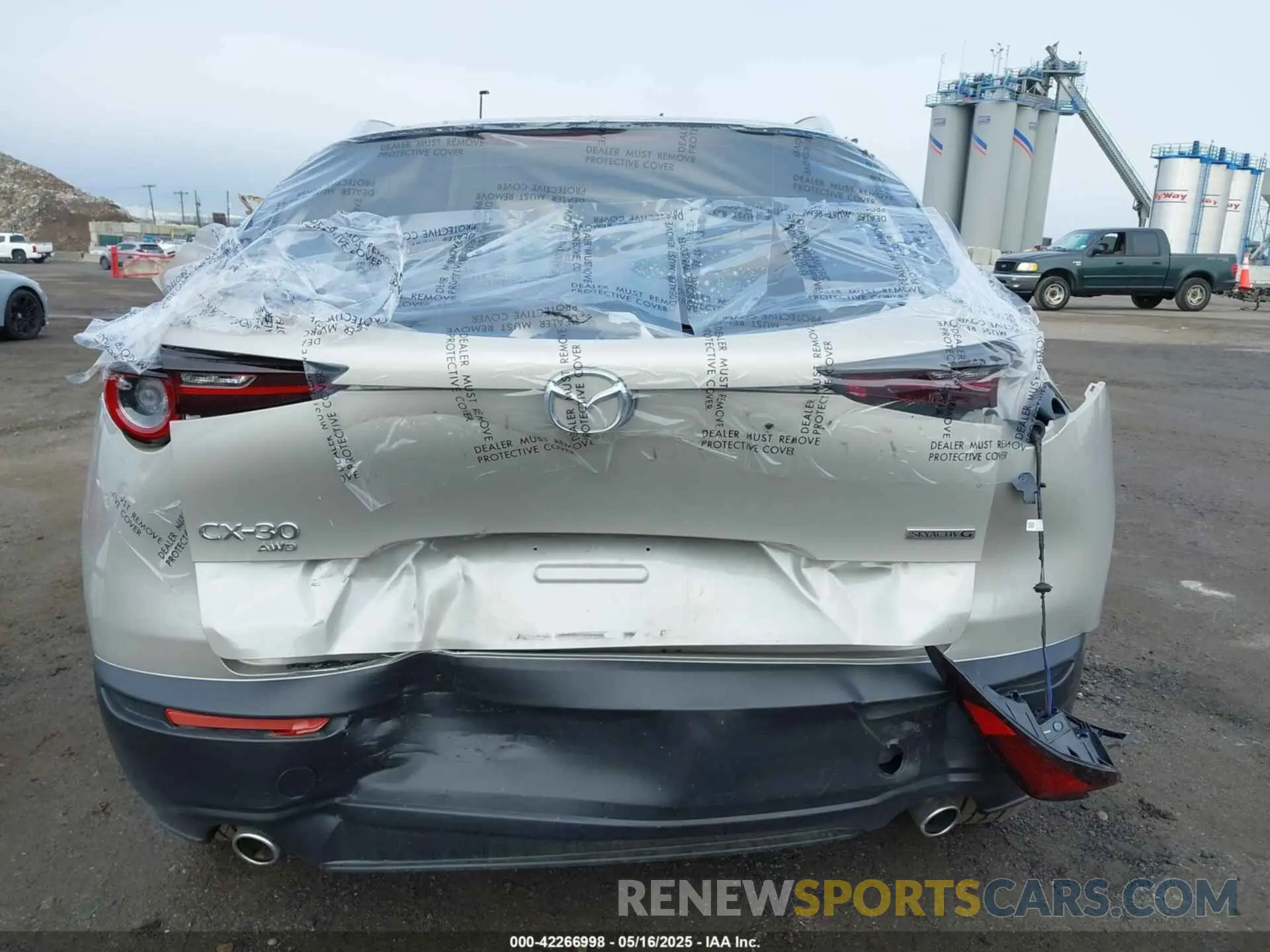 18 Photograph of a damaged car 3MVDMBCM7RM702714 MAZDA CX-30 2024