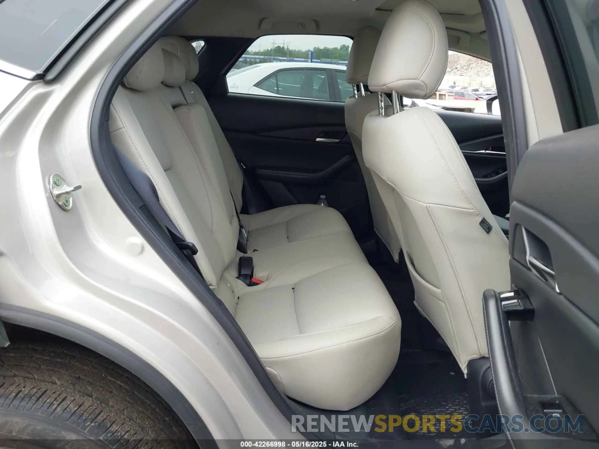 8 Photograph of a damaged car 3MVDMBCM7RM702714 MAZDA CX-30 2024