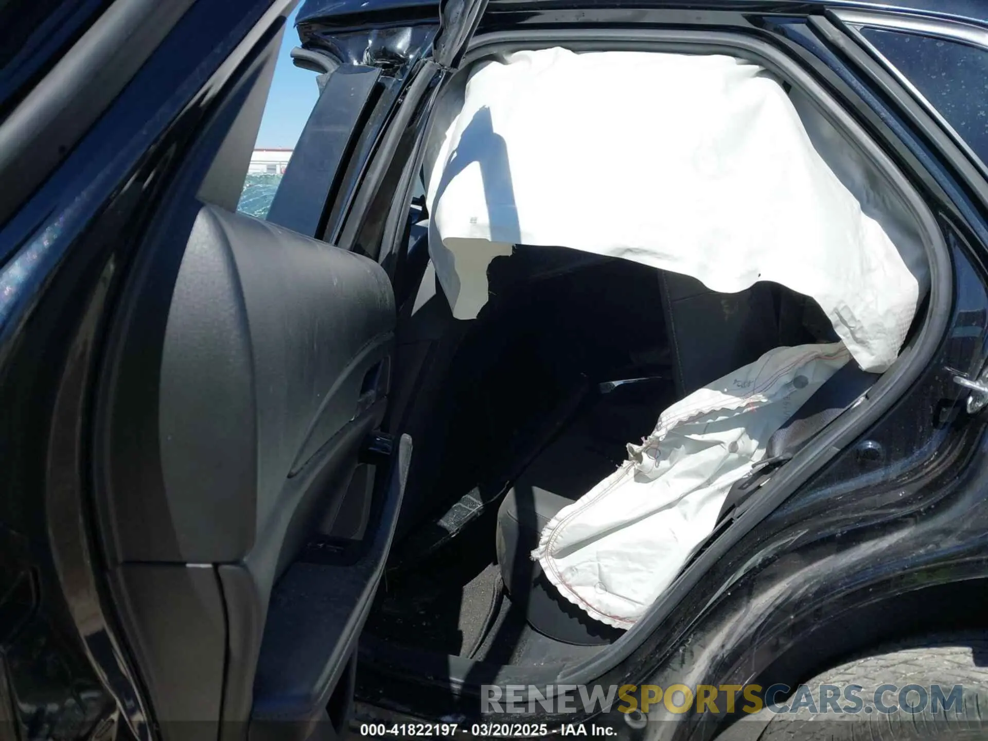 8 Photograph of a damaged car 3MVDMBCM8RM622175 MAZDA CX-30 2024