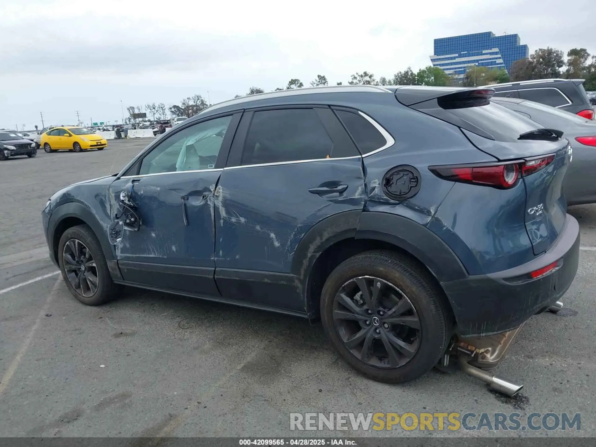 14 Photograph of a damaged car 3MVDMBCM9RM635307 MAZDA CX-30 2024