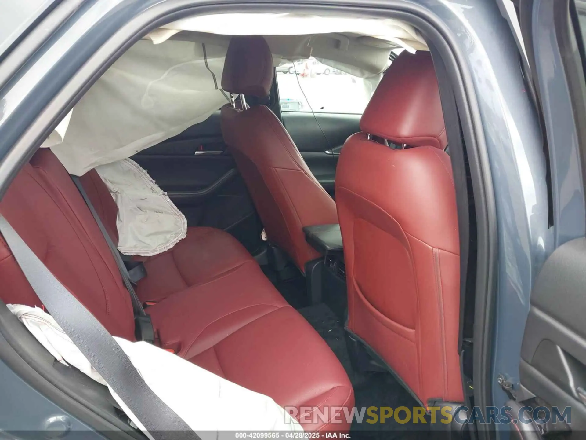 8 Photograph of a damaged car 3MVDMBCM9RM635307 MAZDA CX-30 2024