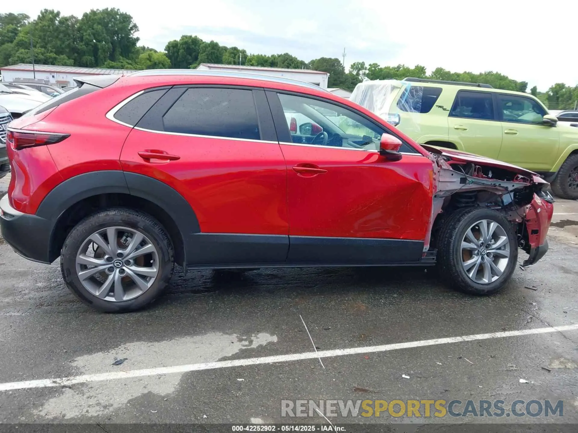 13 Photograph of a damaged car 3MVDMBCMXRM604583 MAZDA CX-30 2024