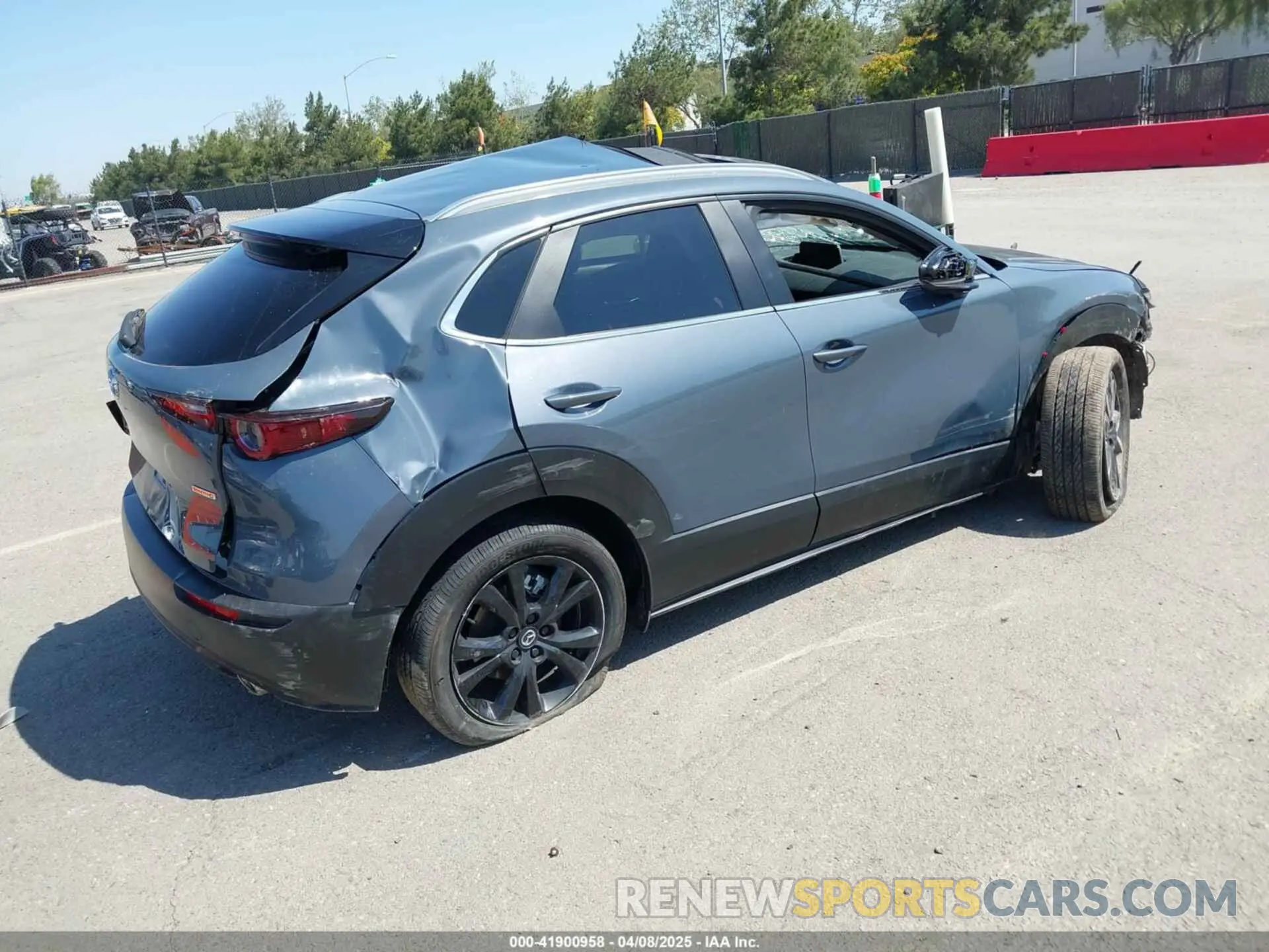 4 Photograph of a damaged car 3MVDMBCMXRM640631 MAZDA CX-30 2024