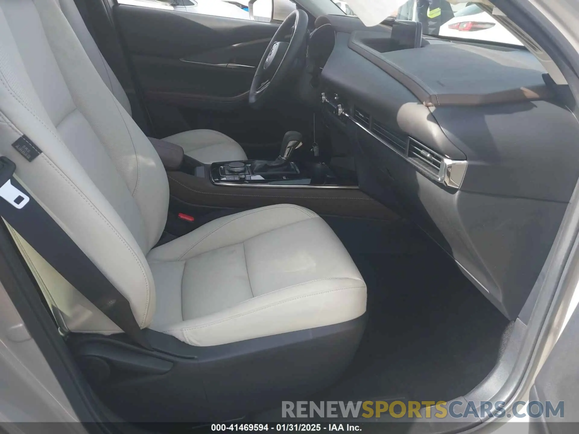 5 Photograph of a damaged car 3MVDMBDM3RM675235 MAZDA CX-30 2024