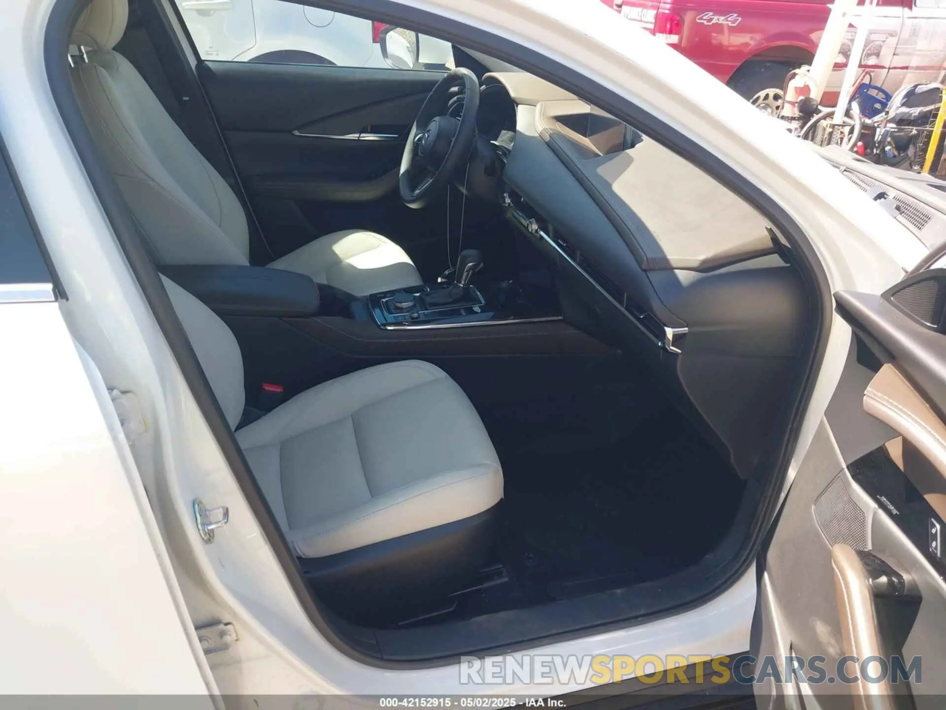 5 Photograph of a damaged car 3MVDMBDM8RM633580 MAZDA CX-30 2024