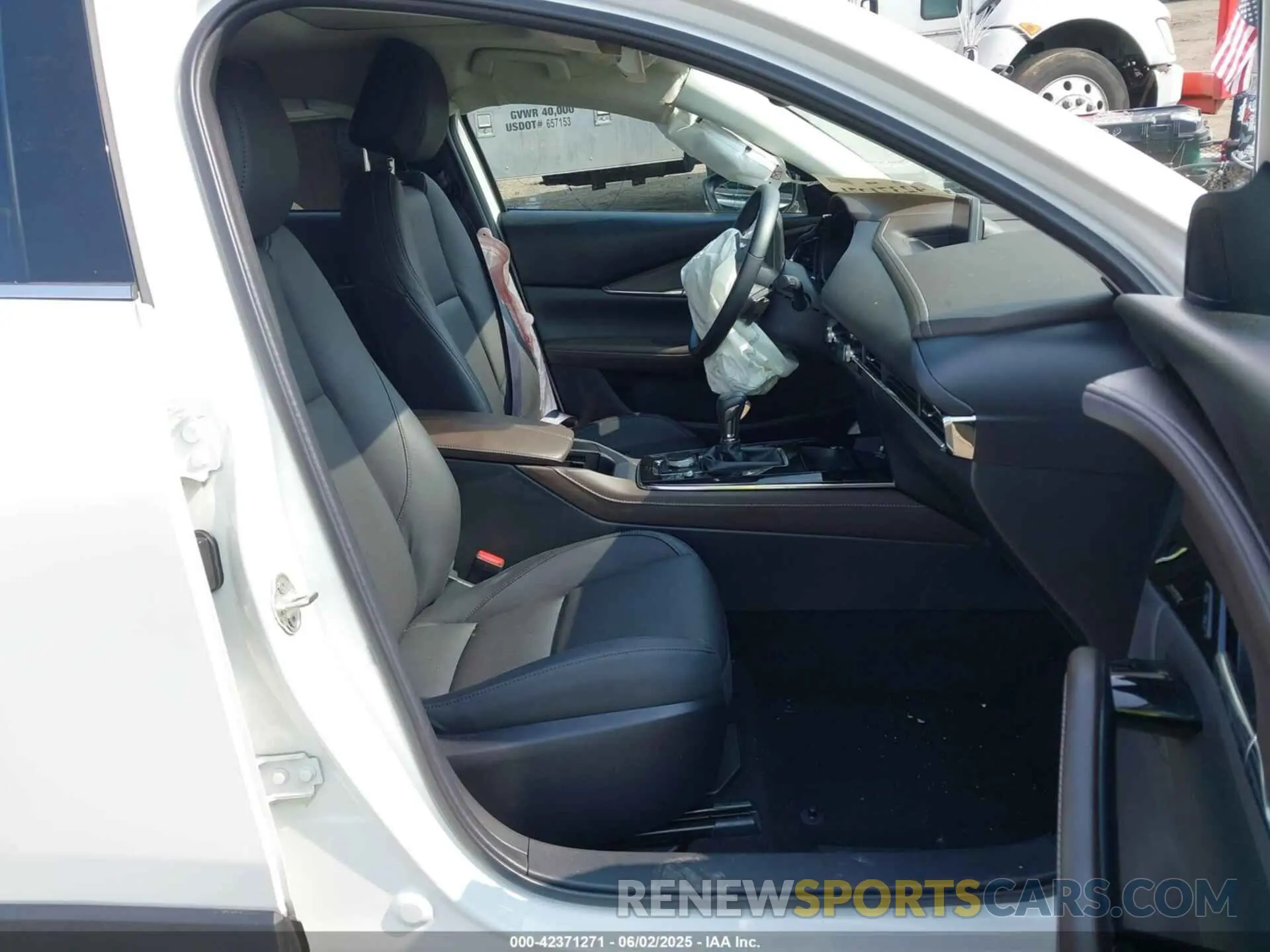 5 Photograph of a damaged car 3MVDMBDM9RM656463 MAZDA CX-30 2024