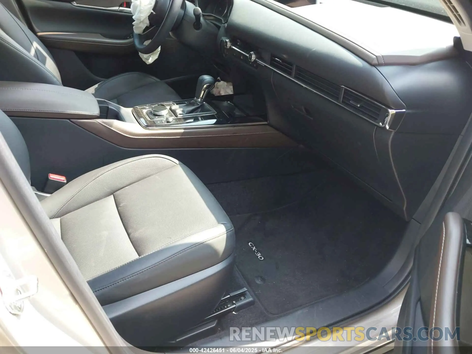 5 Photograph of a damaged car 3MVDMBDMXRM615226 MAZDA CX-30 2024