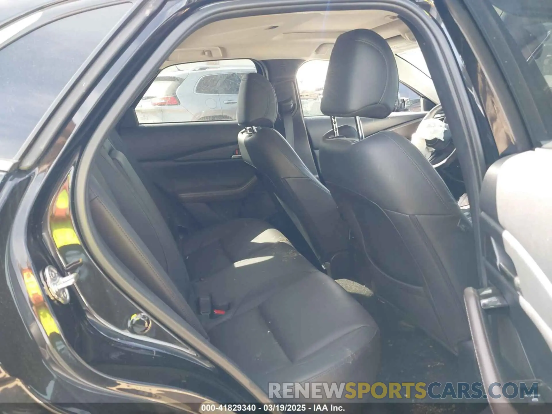 8 Photograph of a damaged car 3MVDMBDY5RM619137 MAZDA CX-30 2024