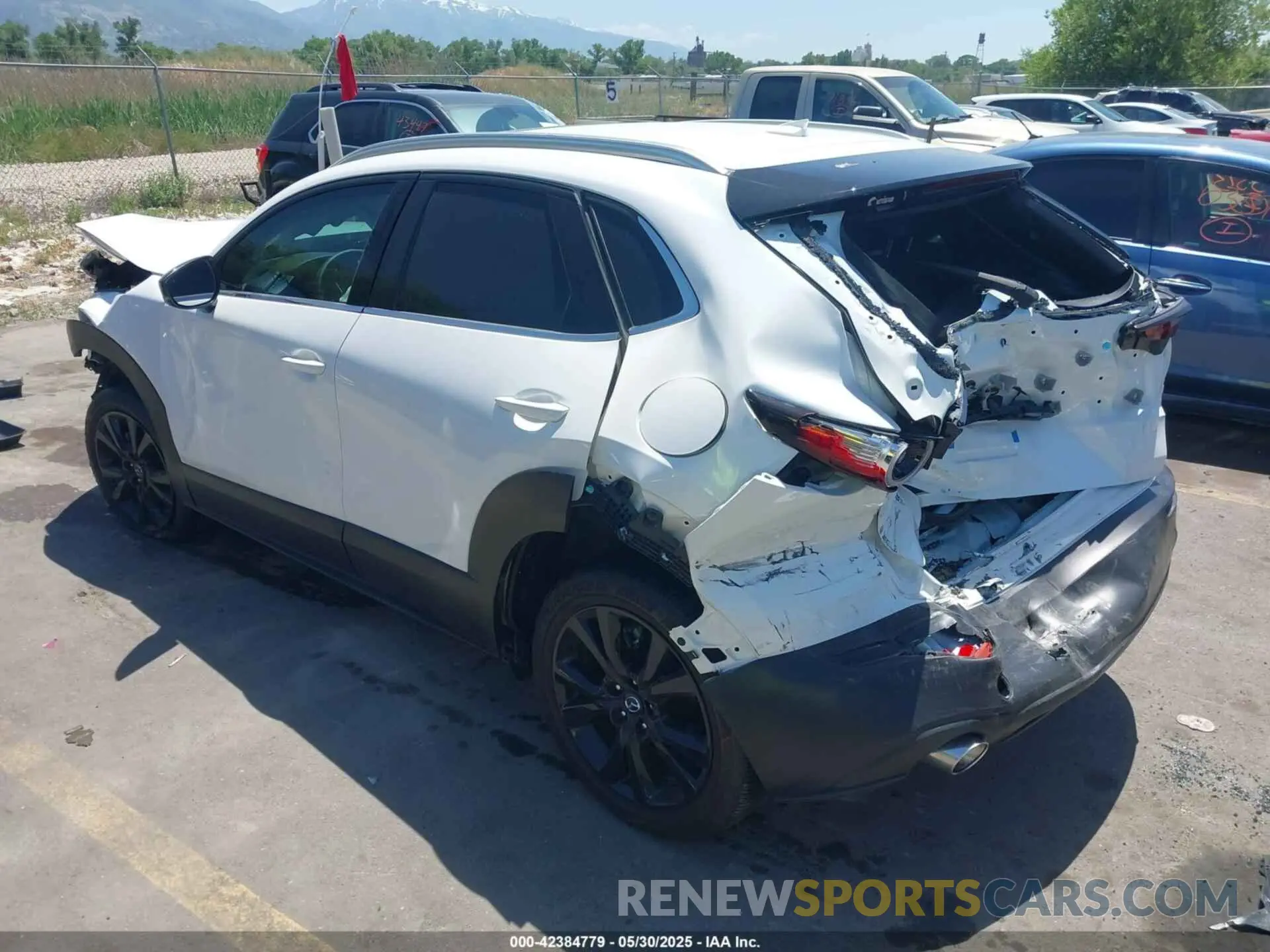 3 Photograph of a damaged car 3MVDMBDY6RM662238 MAZDA CX-30 2024