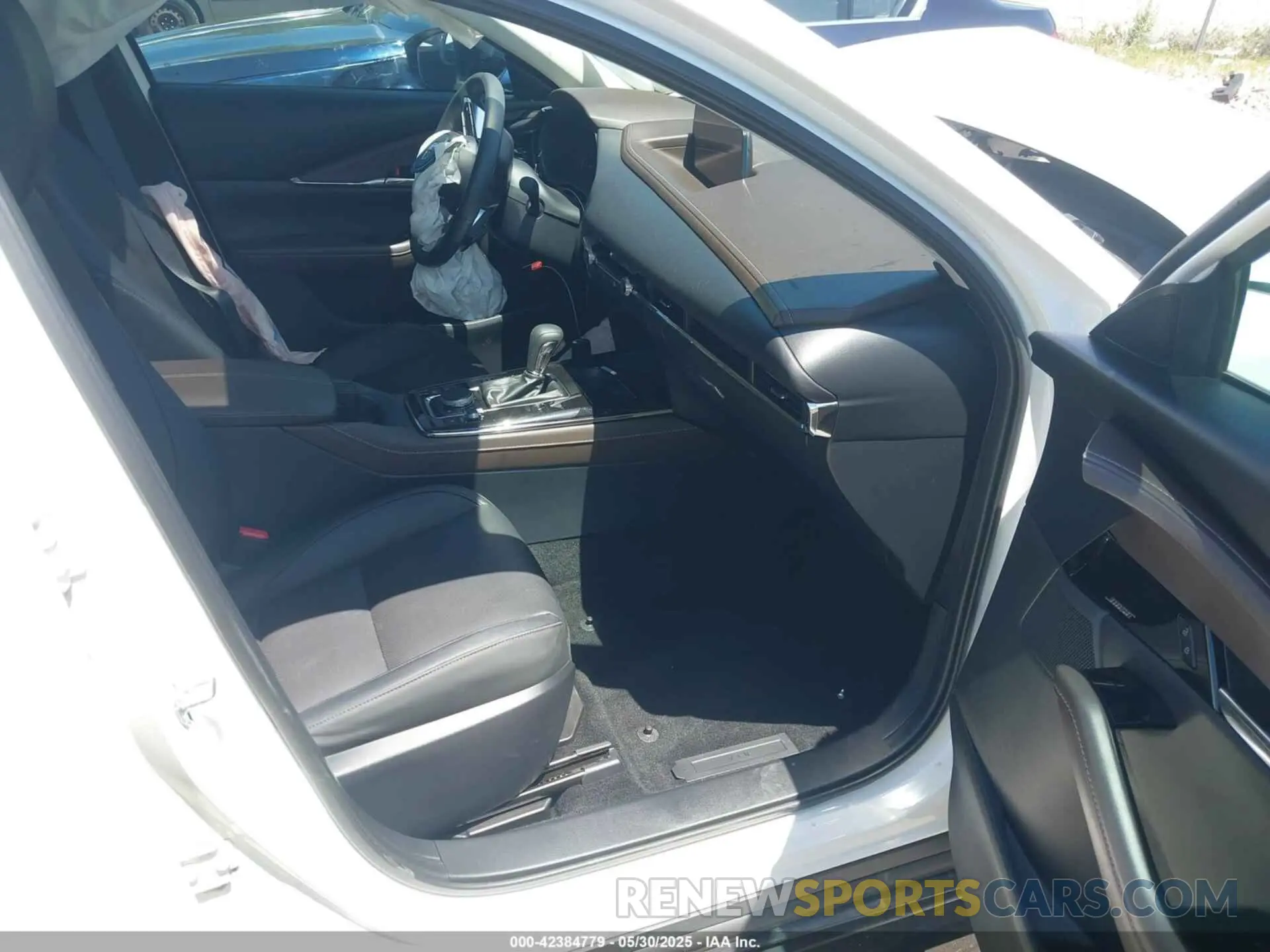 5 Photograph of a damaged car 3MVDMBDY6RM662238 MAZDA CX-30 2024