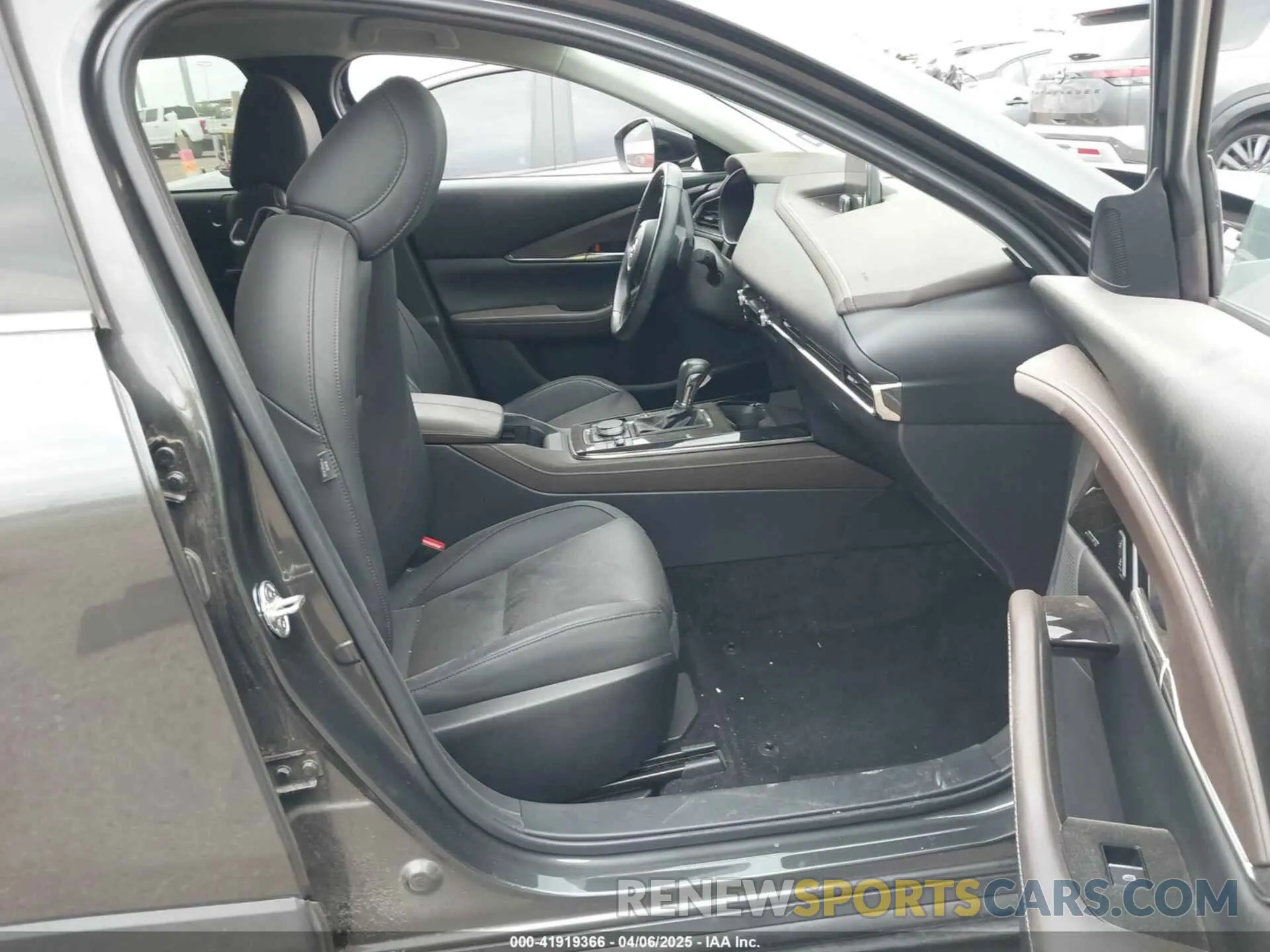 5 Photograph of a damaged car 3MVDMBEY2RM617635 MAZDA CX-30 2024