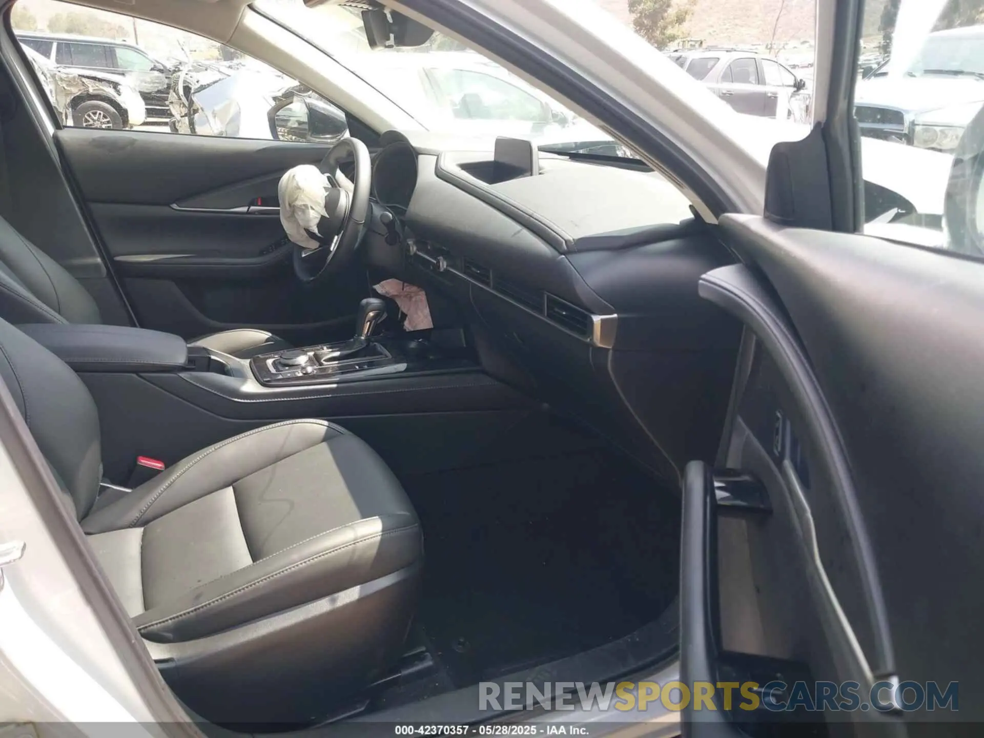5 Photograph of a damaged car 3MVDMBBM4SM771254 MAZDA CX-30 2025