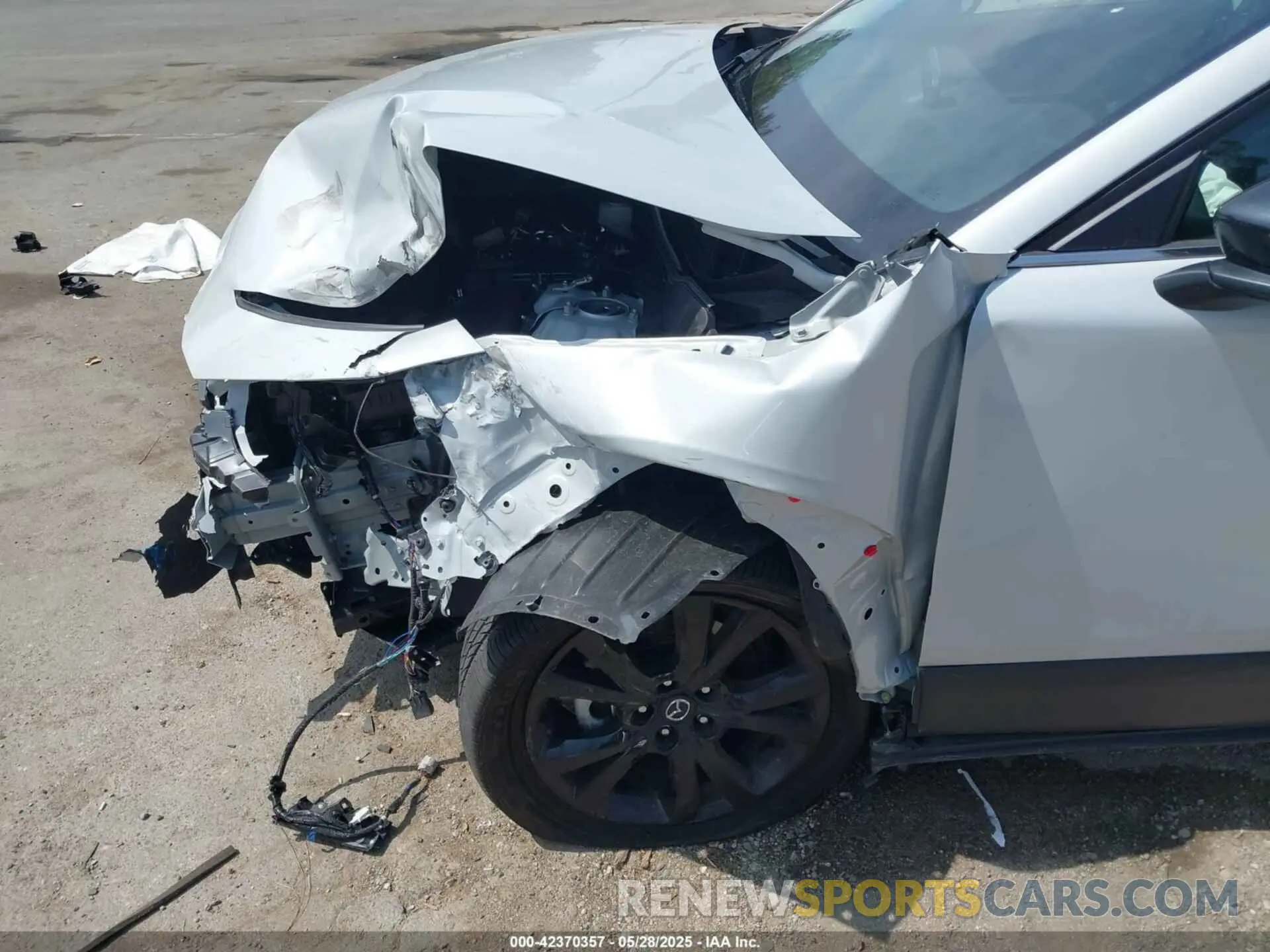 6 Photograph of a damaged car 3MVDMBBM4SM771254 MAZDA CX-30 2025