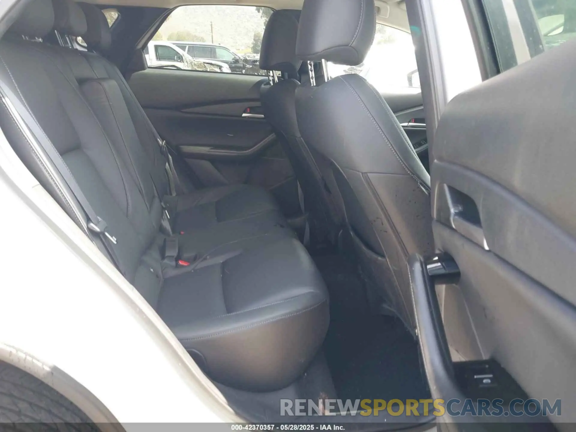 8 Photograph of a damaged car 3MVDMBBM4SM771254 MAZDA CX-30 2025