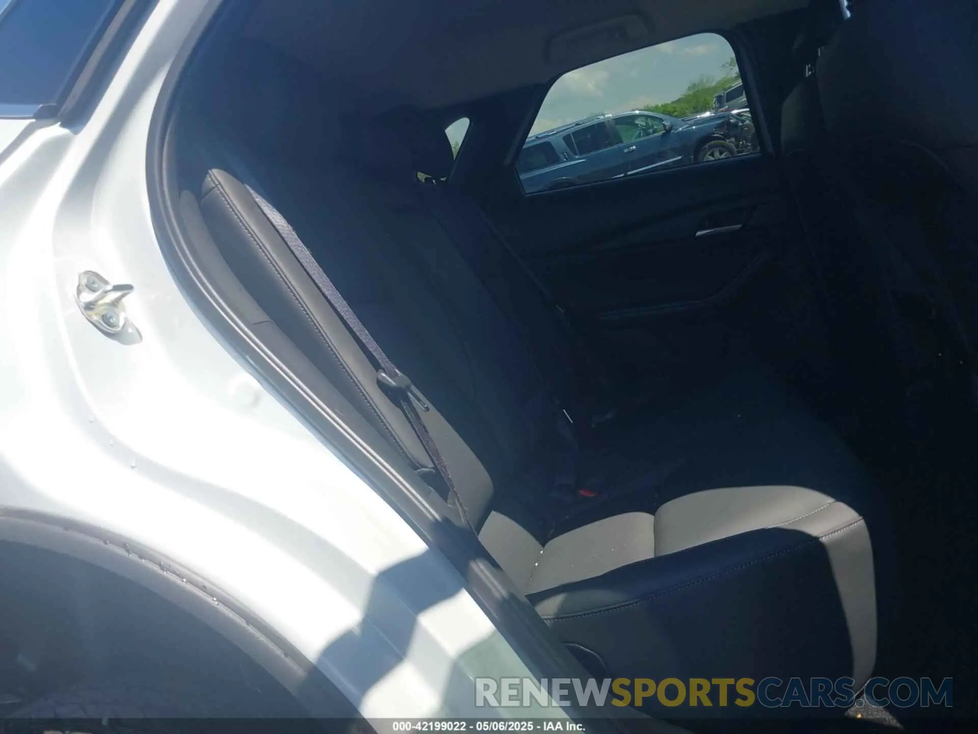 8 Photograph of a damaged car 3MVDMBBM4SM780892 MAZDA CX-30 2025