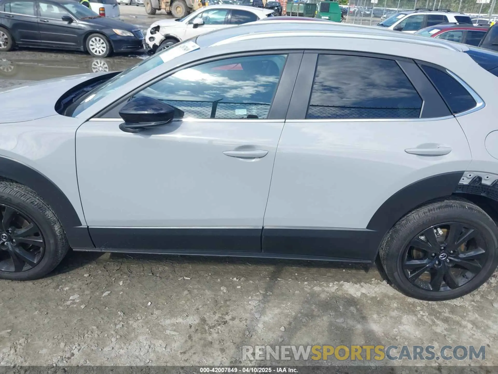 14 Photograph of a damaged car 3MVDMBBM8SM758071 MAZDA CX-30 2025