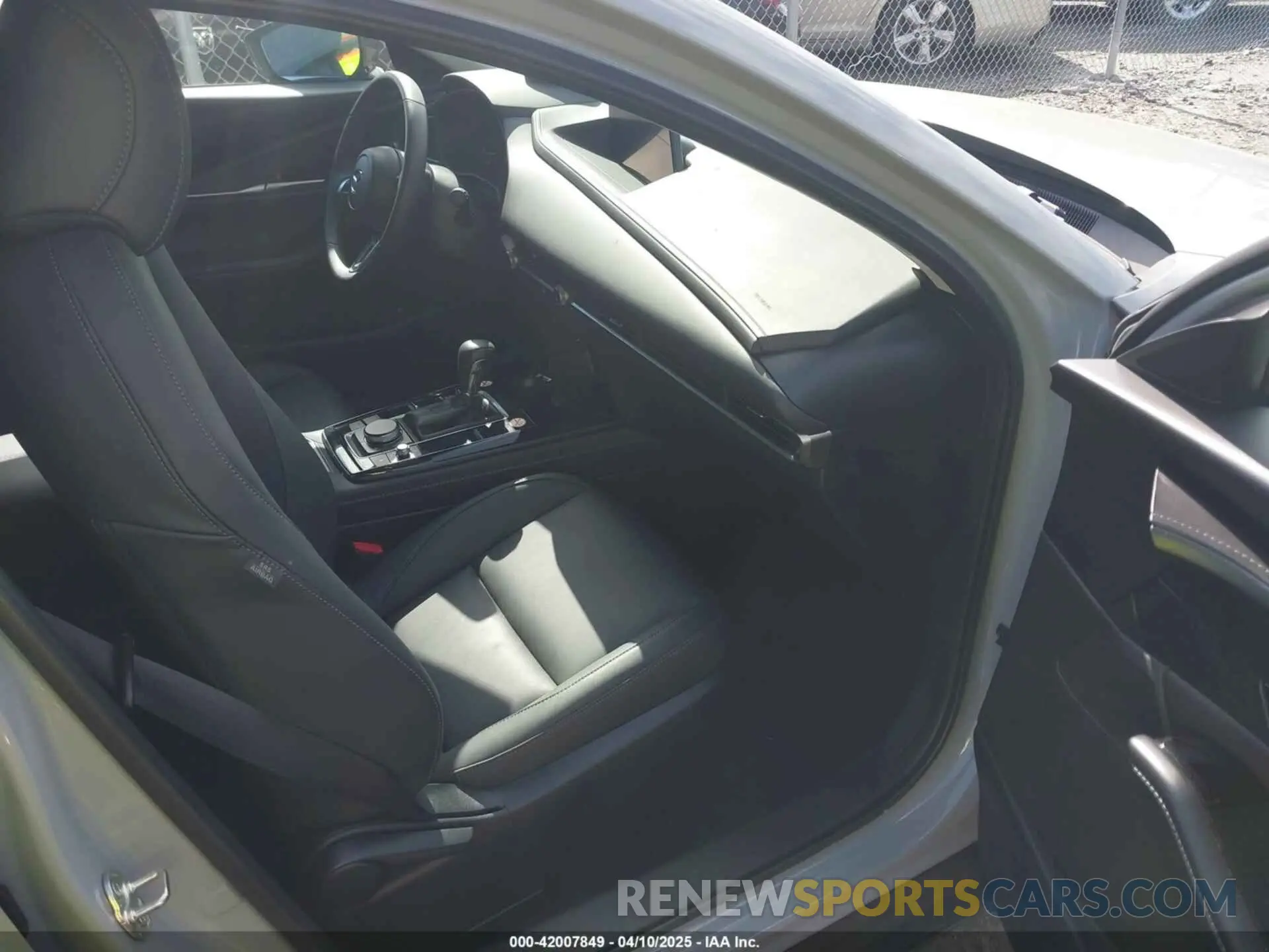 5 Photograph of a damaged car 3MVDMBBM8SM758071 MAZDA CX-30 2025