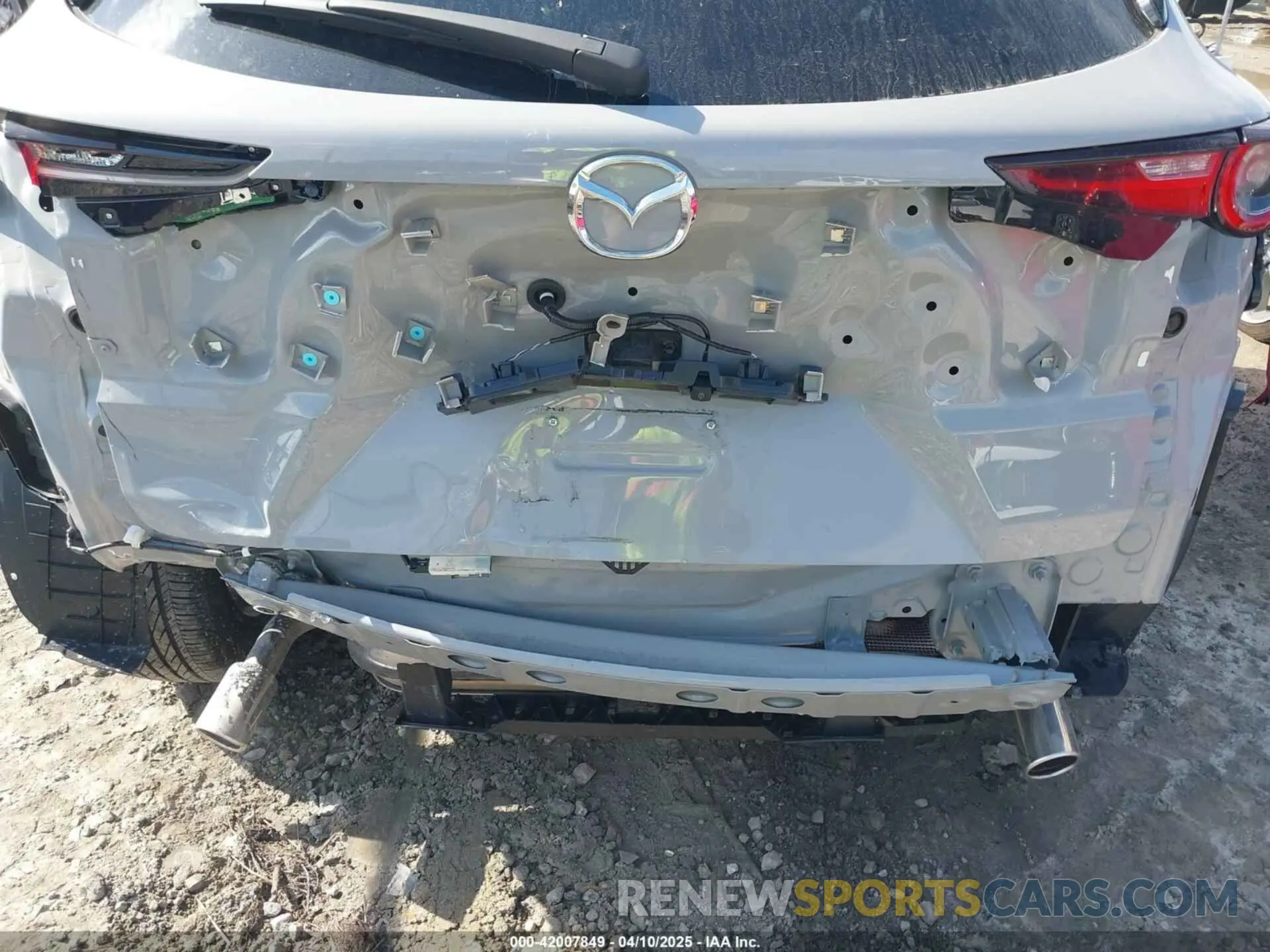 6 Photograph of a damaged car 3MVDMBBM8SM758071 MAZDA CX-30 2025