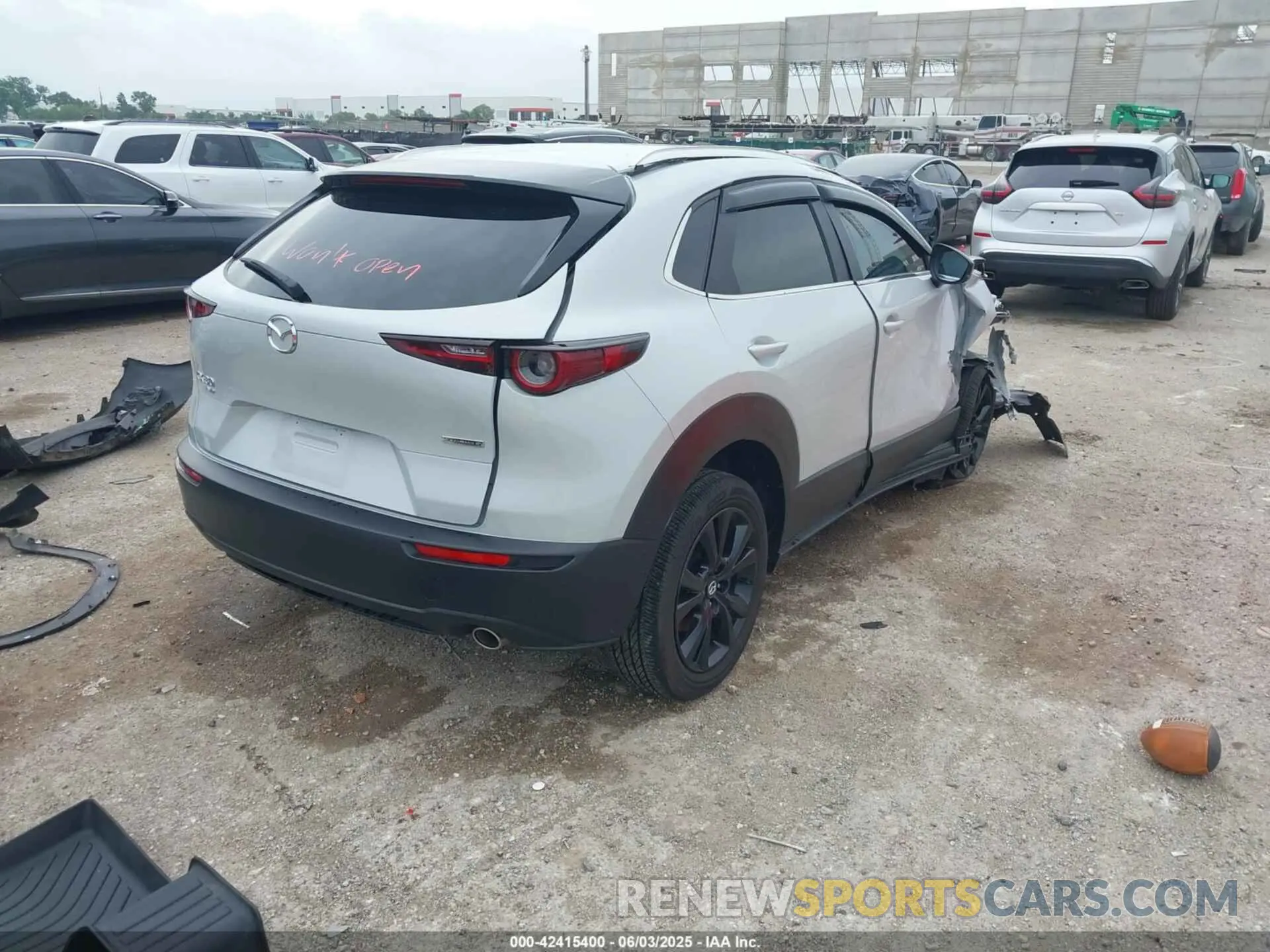 4 Photograph of a damaged car 3MVDMBBM8SM758264 MAZDA CX-30 2025