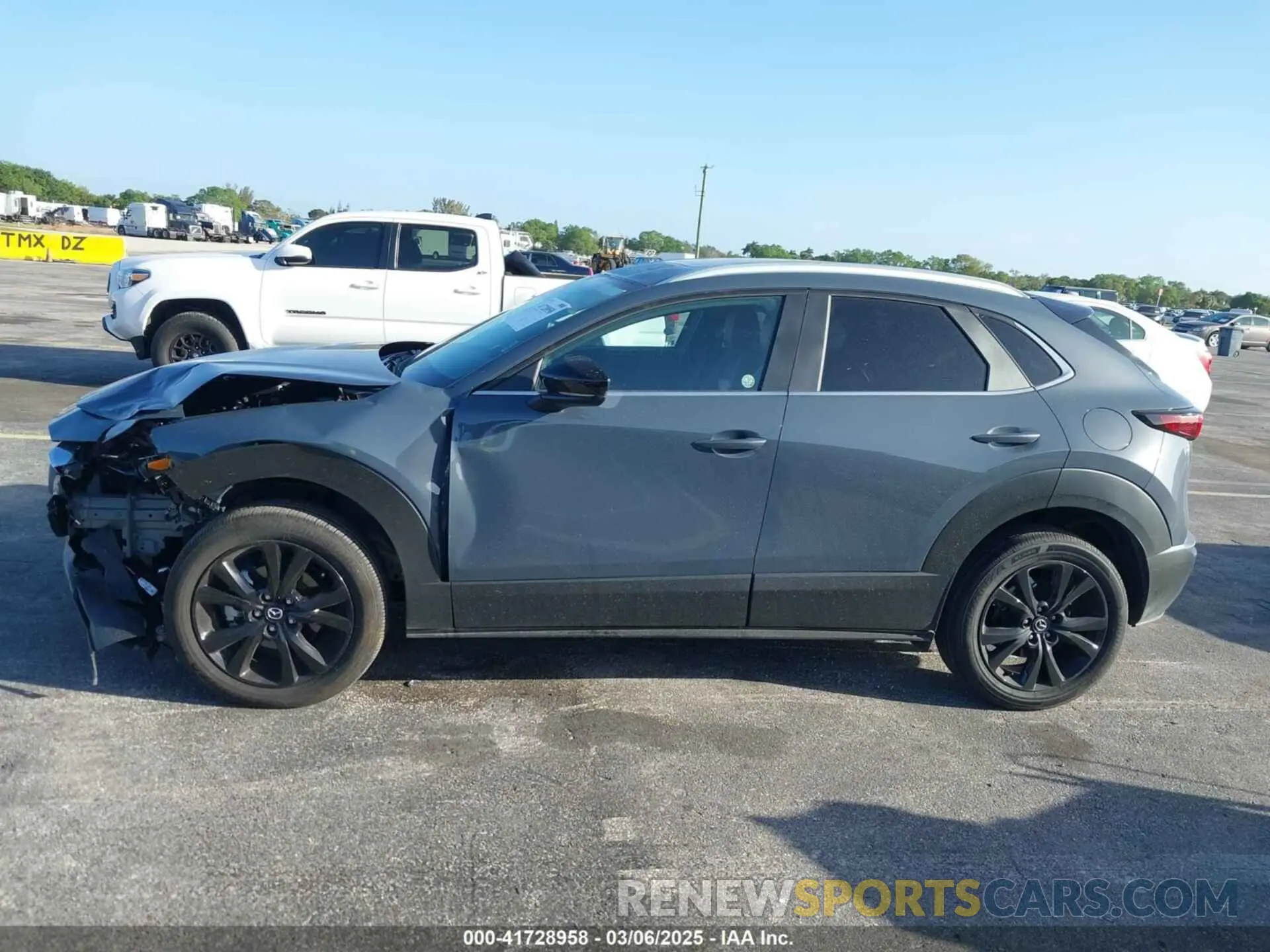 14 Photograph of a damaged car 3MVDMBCM0SM773095 MAZDA CX-30 2025