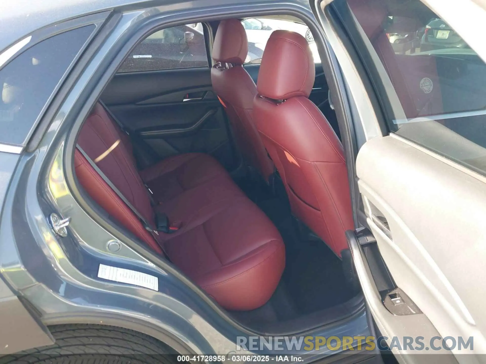 8 Photograph of a damaged car 3MVDMBCM0SM773095 MAZDA CX-30 2025
