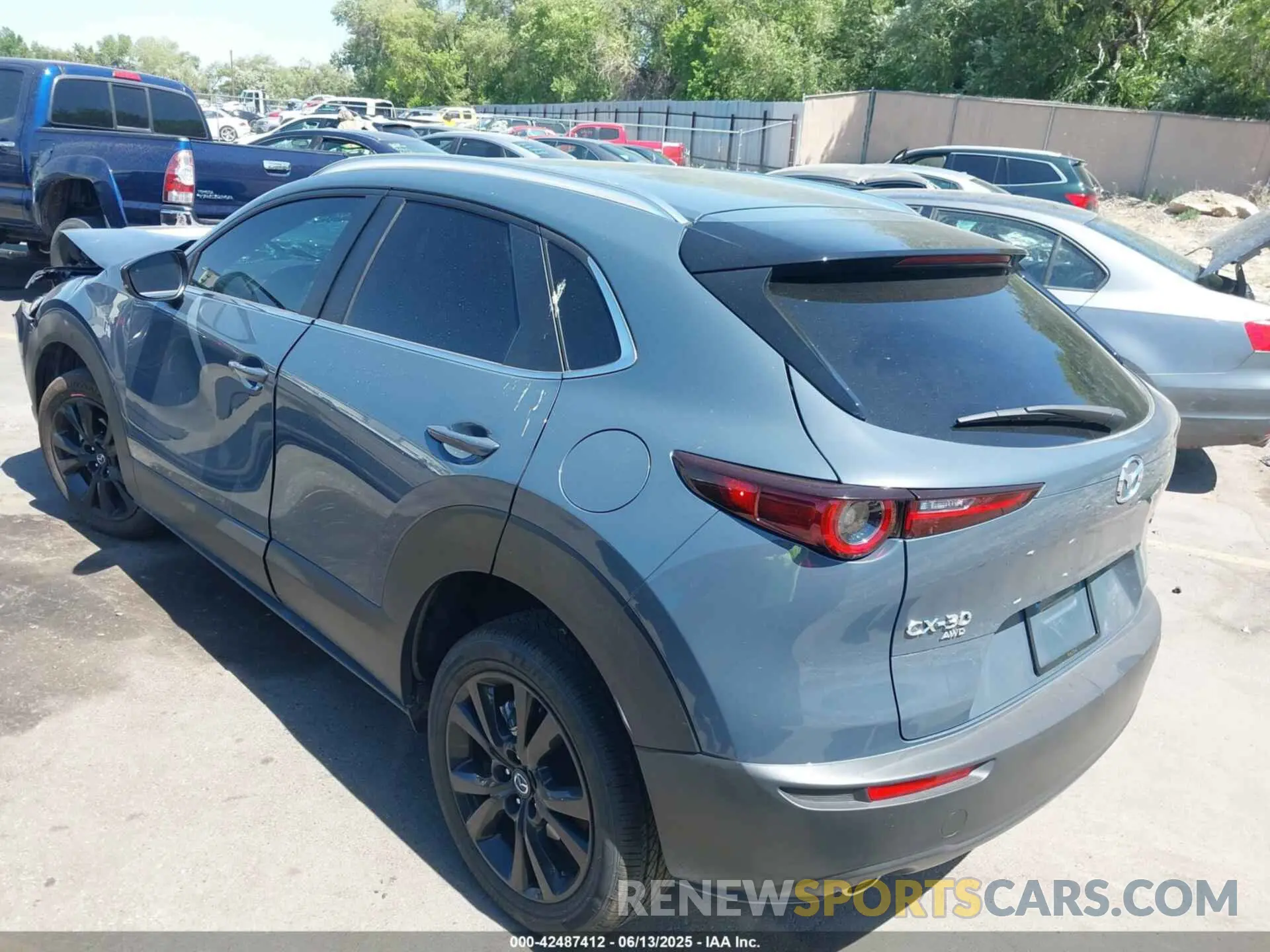 3 Photograph of a damaged car 3MVDMBCM1SM806945 MAZDA CX-30 2025