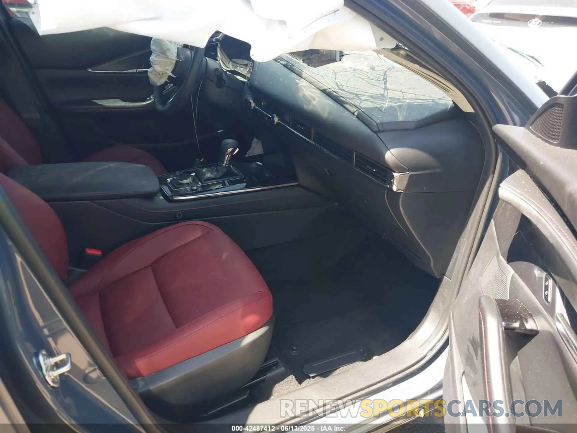 5 Photograph of a damaged car 3MVDMBCM1SM806945 MAZDA CX-30 2025