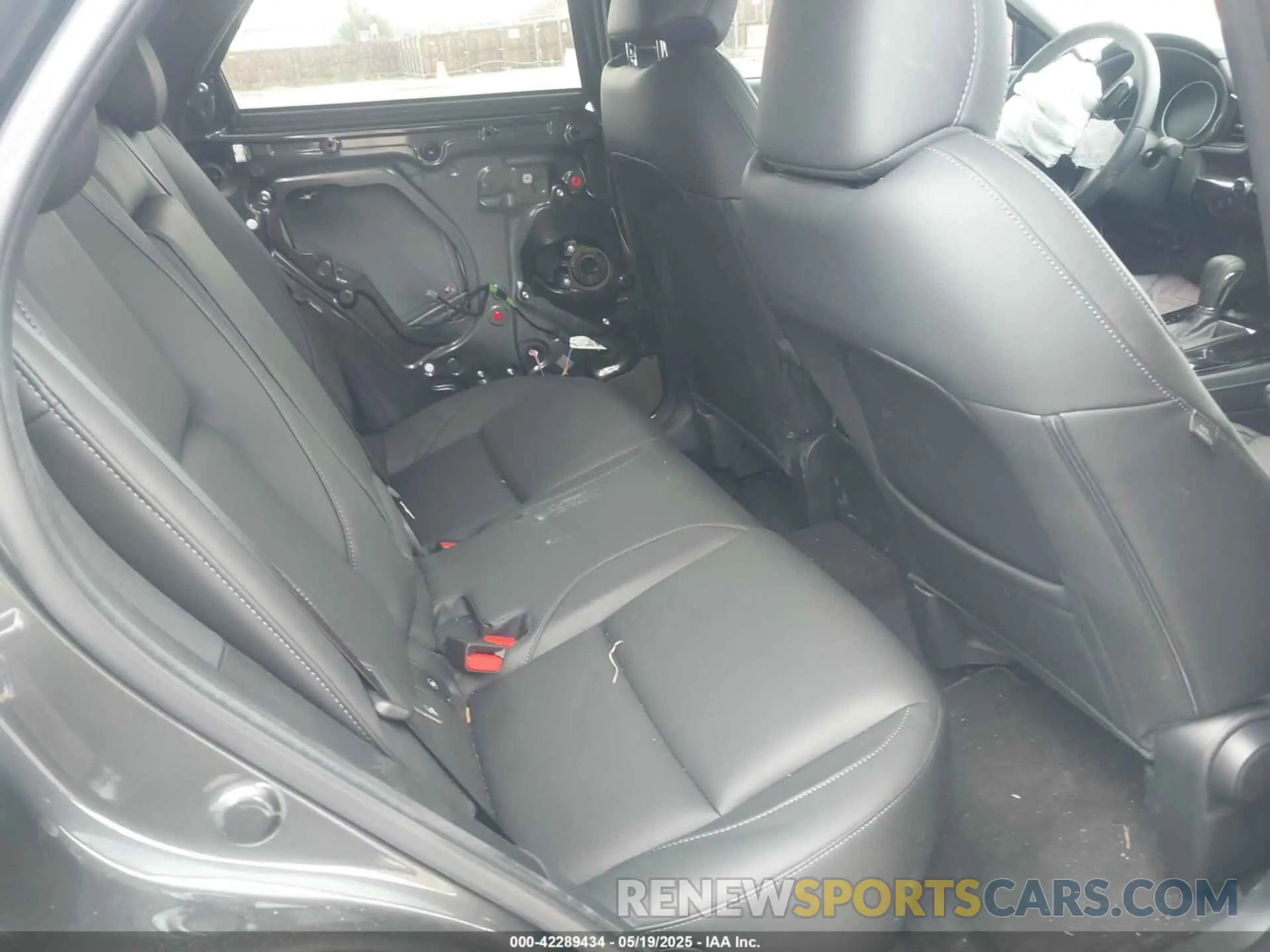 8 Photograph of a damaged car 3MVDMBCM2SM755455 MAZDA CX-30 2025