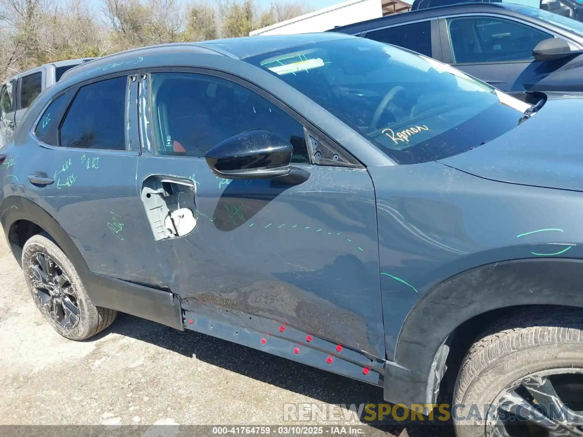 13 Photograph of a damaged car 3MVDMBCM5SM776235 MAZDA CX-30 2025