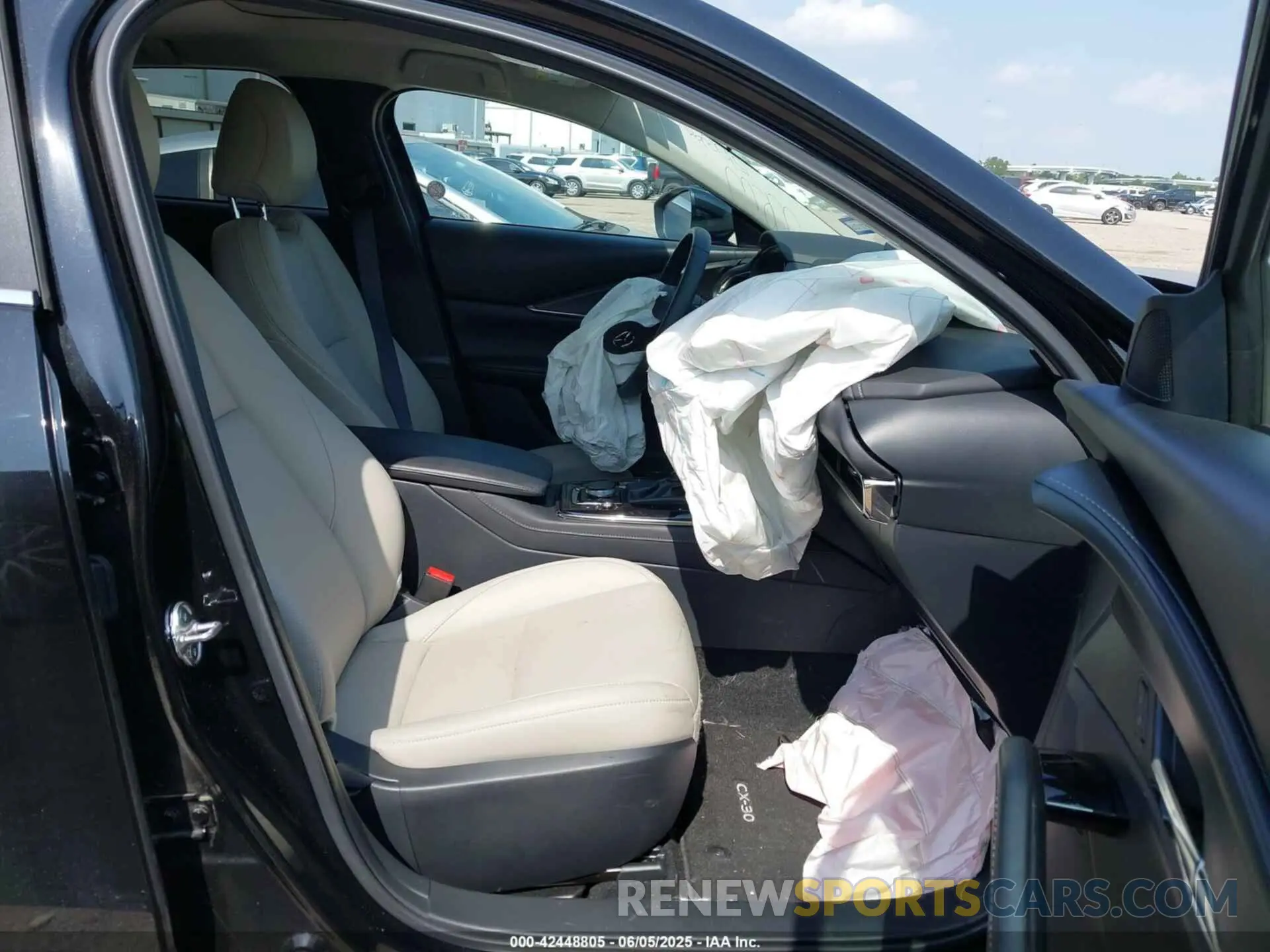 5 Photograph of a damaged car 3MVDMBCM5SM781483 MAZDA CX-30 2025