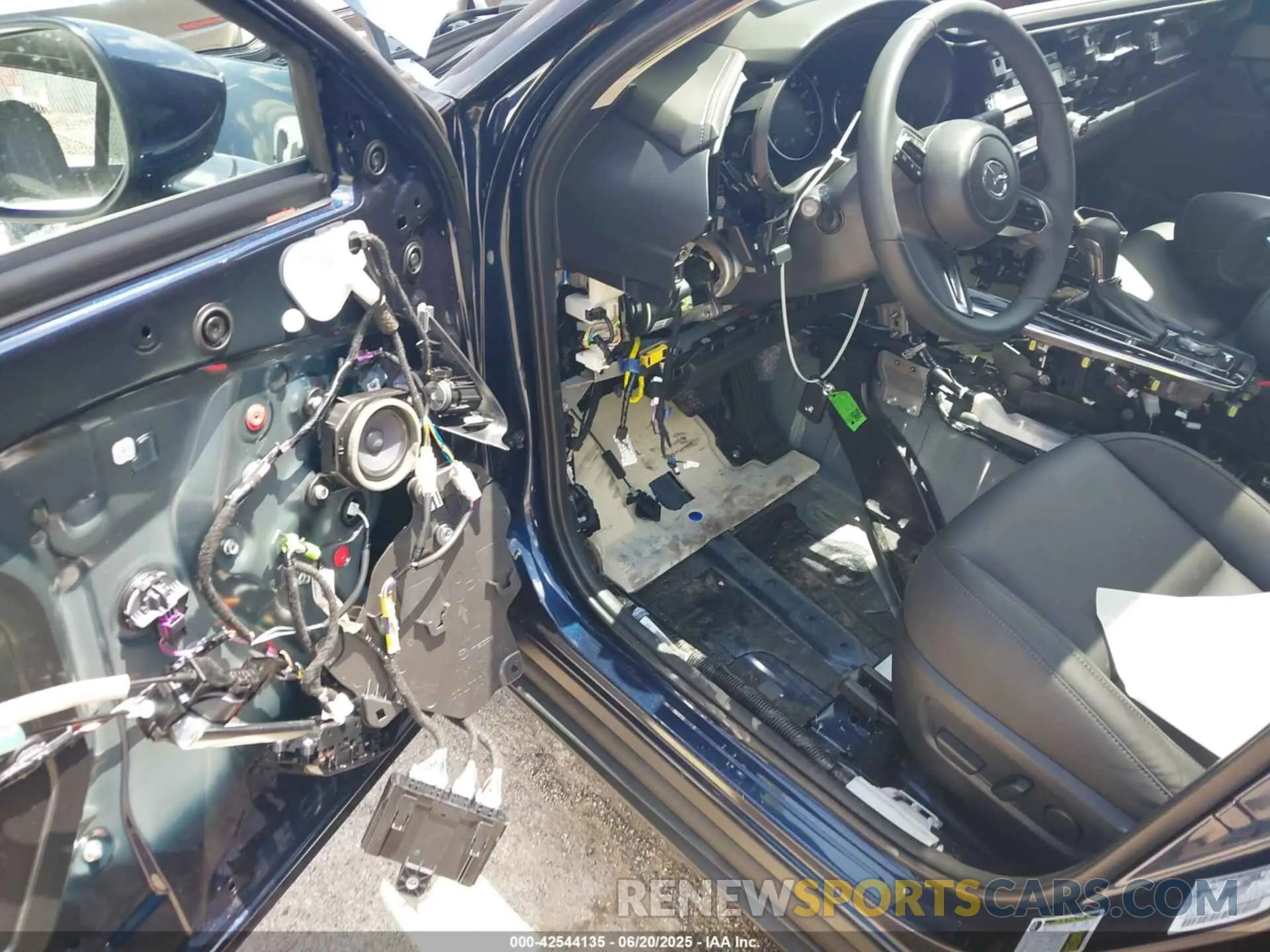 6 Photograph of a damaged car 3MVDMBCM7SM754527 MAZDA CX-30 2025