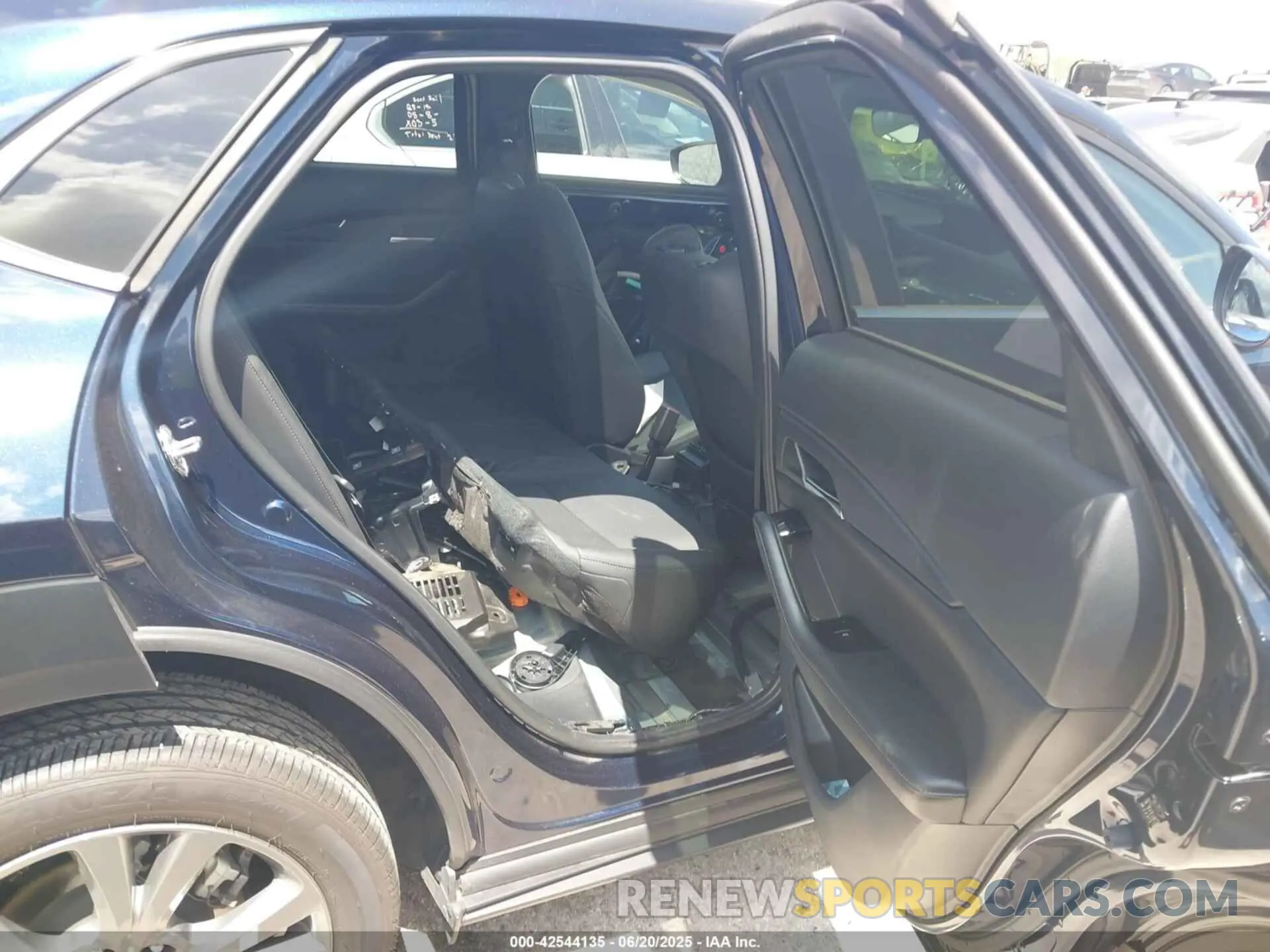 8 Photograph of a damaged car 3MVDMBCM7SM754527 MAZDA CX-30 2025