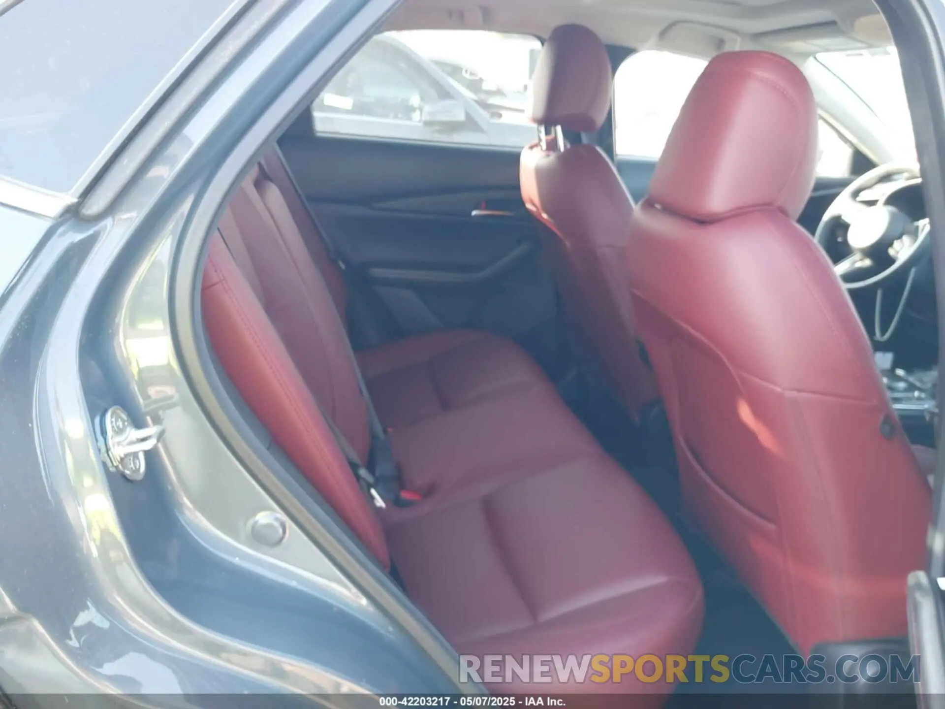 8 Photograph of a damaged car 3MVDMBCM8SM772566 MAZDA CX-30 2025