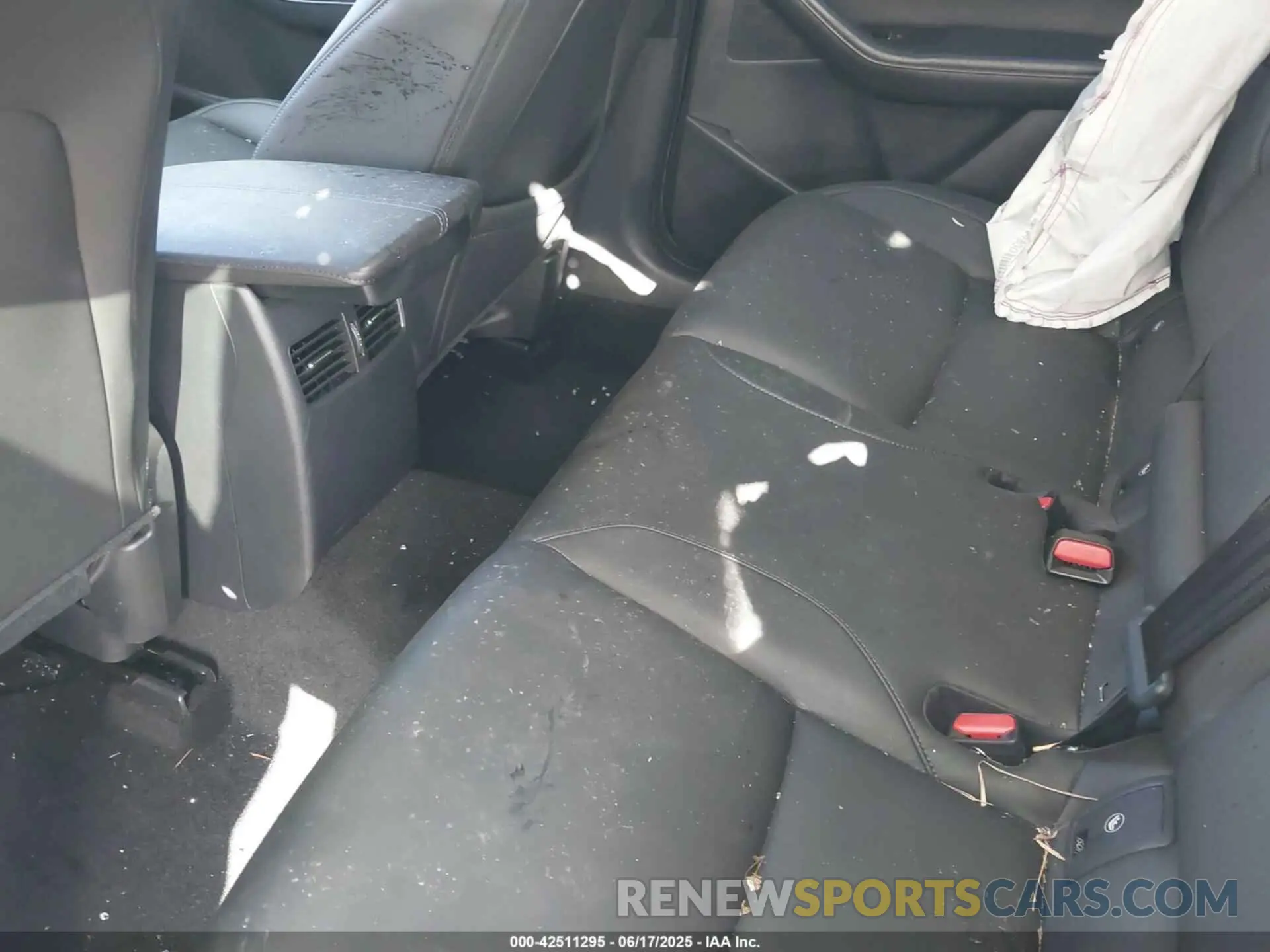 8 Photograph of a damaged car 3MVDMBCM9SM767831 MAZDA CX-30 2025