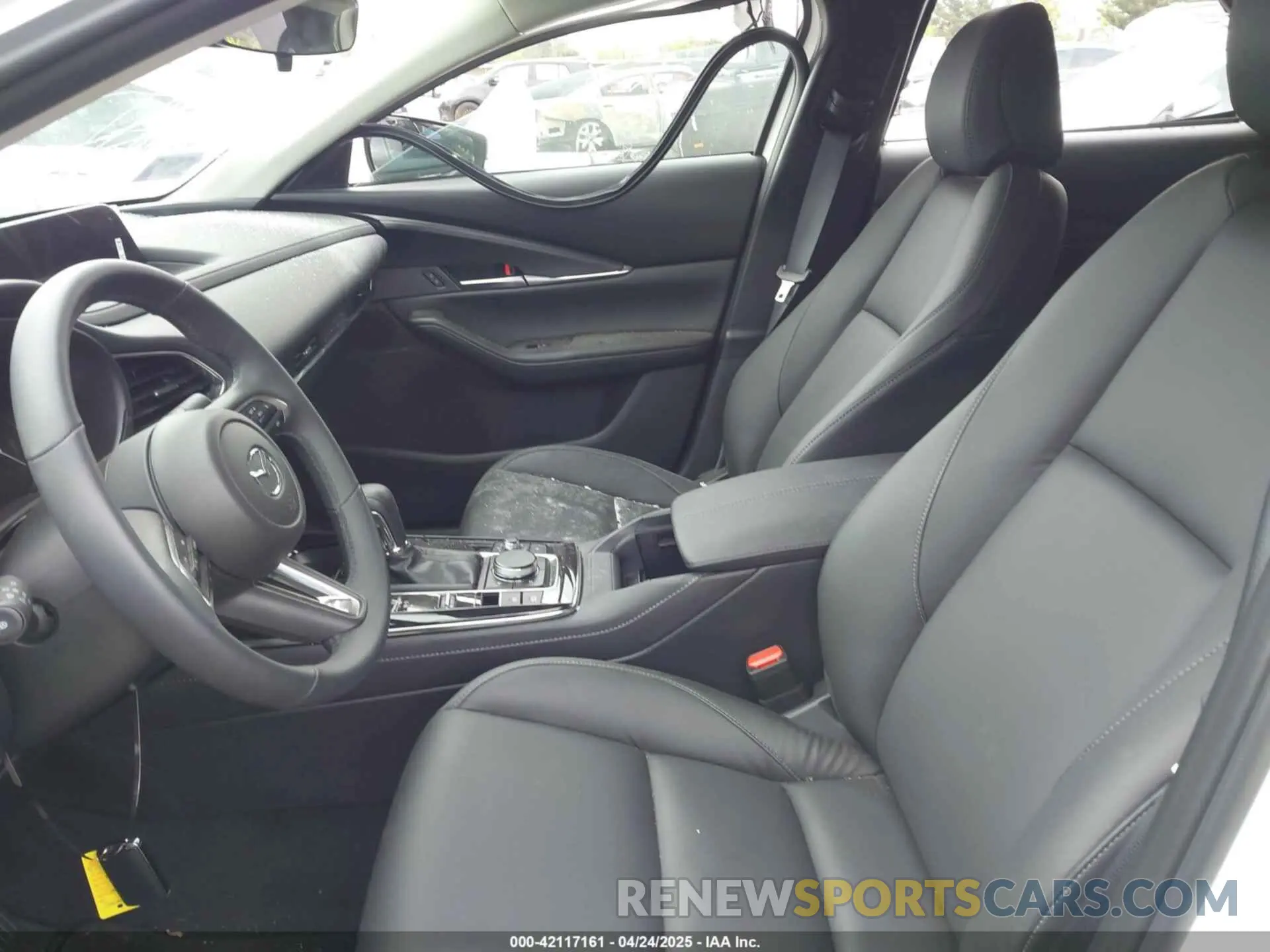 5 Photograph of a damaged car 3MVDMBCMXSM768048 MAZDA CX-30 2025