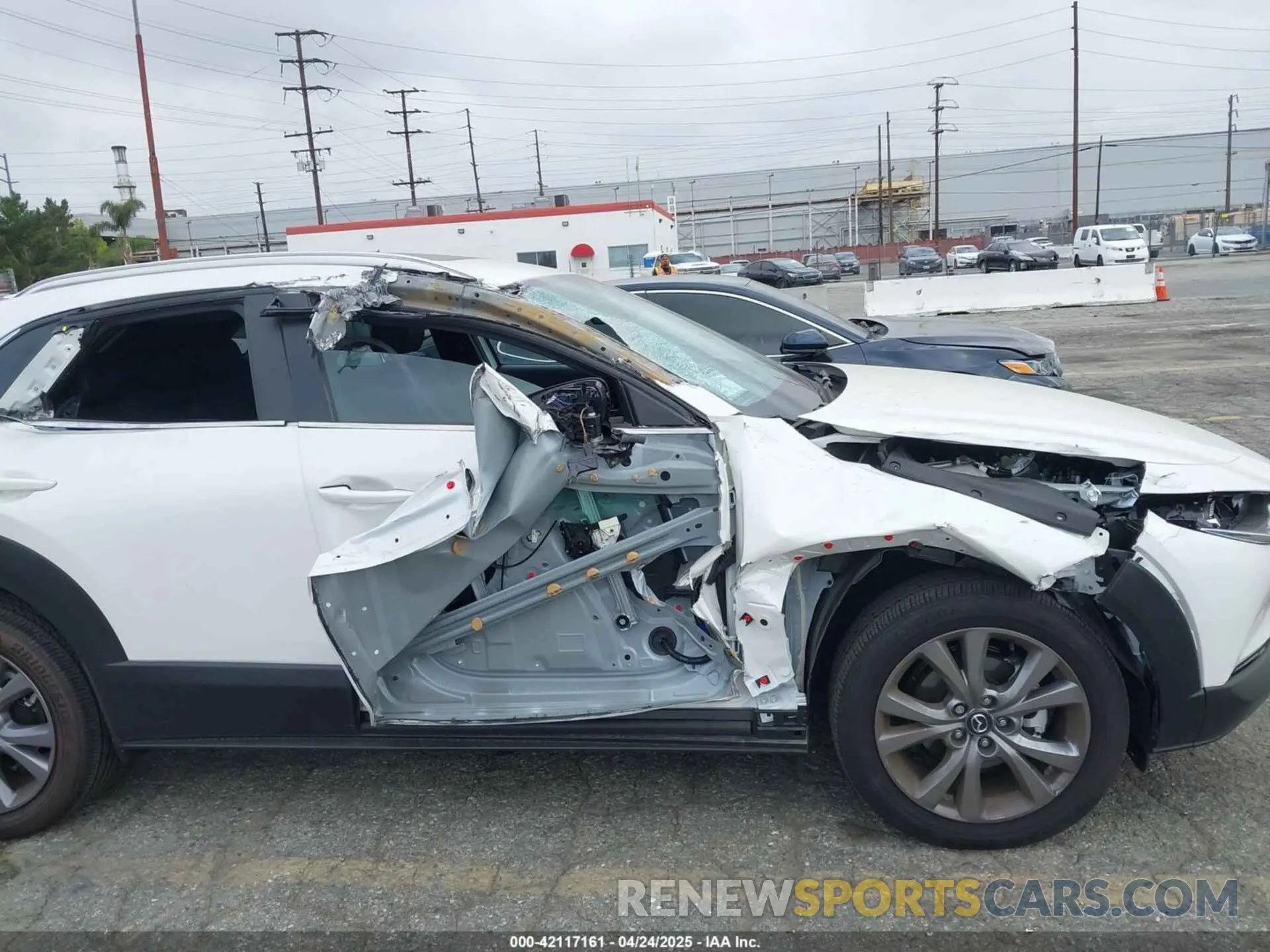6 Photograph of a damaged car 3MVDMBCMXSM768048 MAZDA CX-30 2025