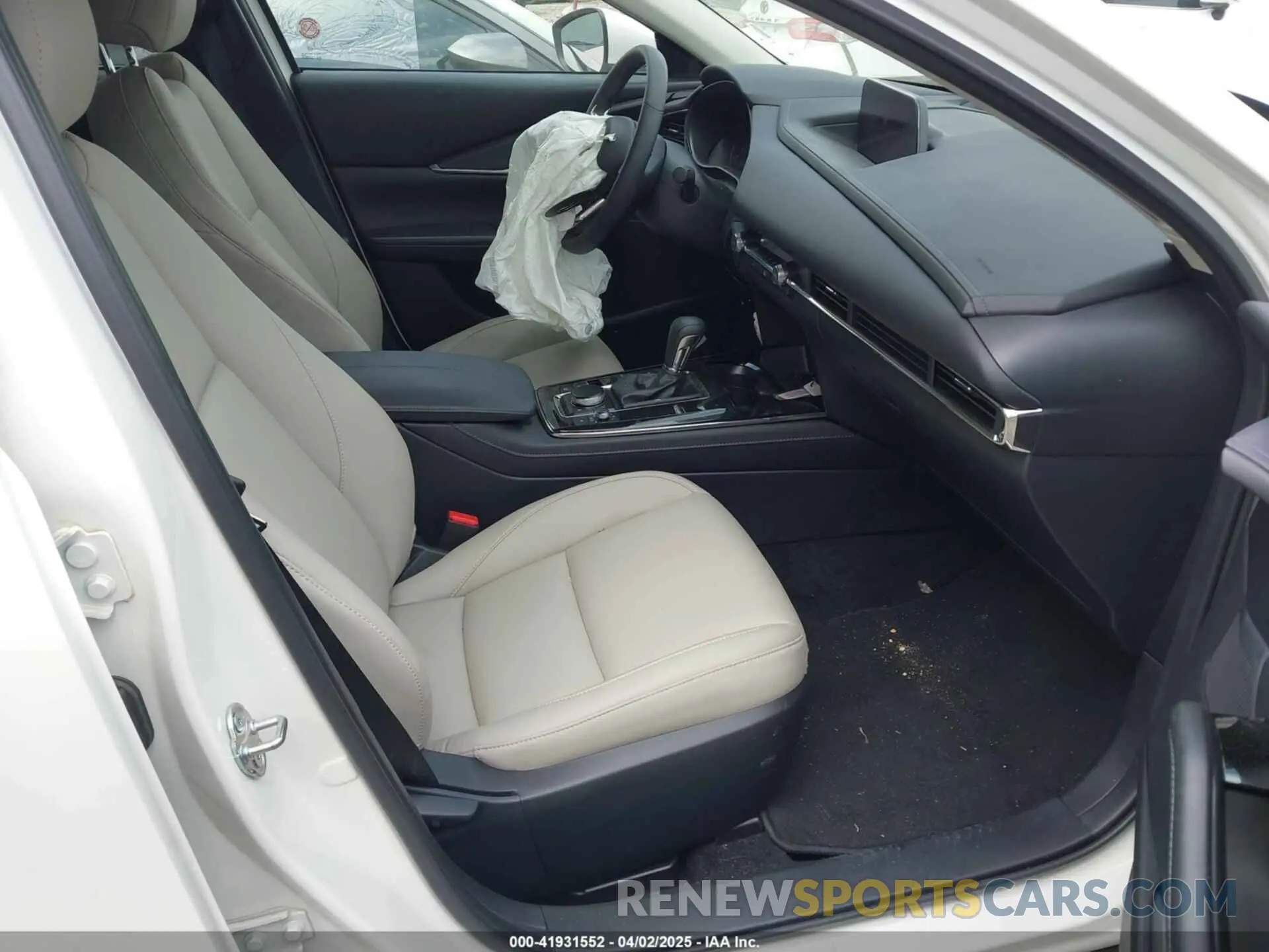 5 Photograph of a damaged car 3MVDMBCMXSM776179 MAZDA CX-30 2025
