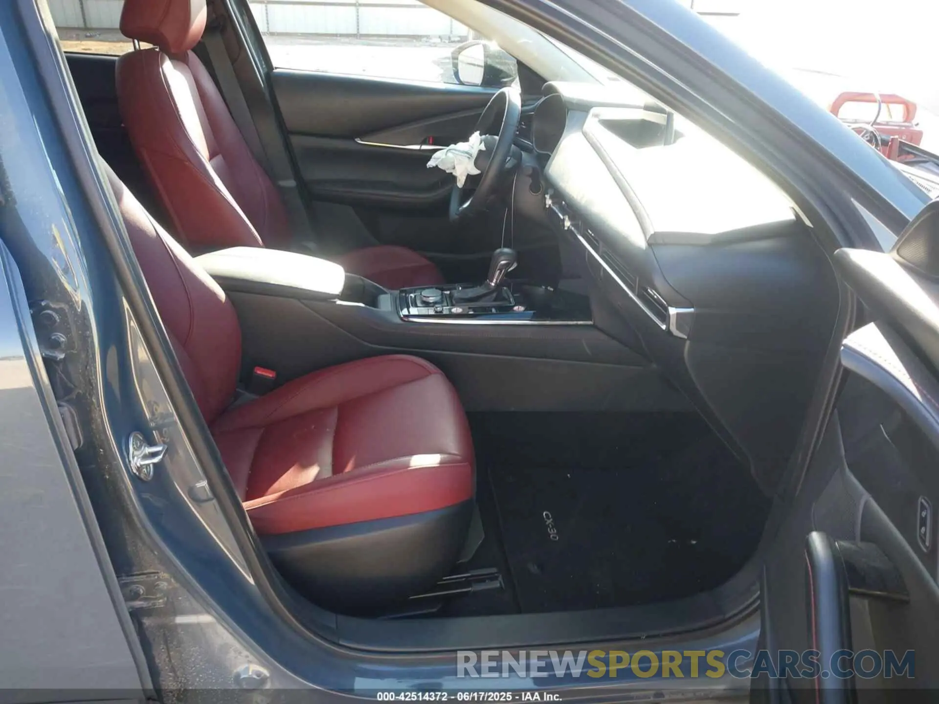 5 Photograph of a damaged car 3MVDMBCMXSM790941 MAZDA CX-30 2025