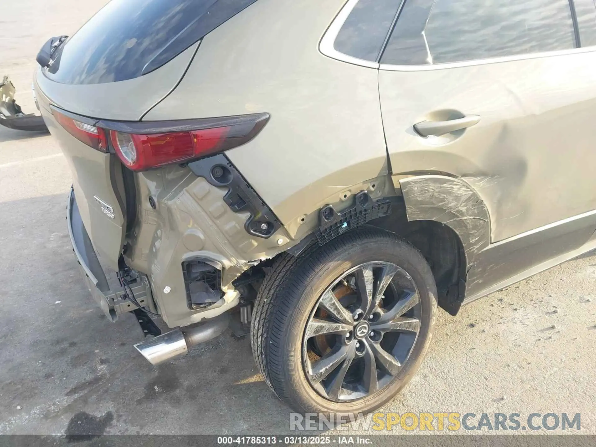 18 Photograph of a damaged car 3MVDMBXY5SM788253 MAZDA CX-30 2025