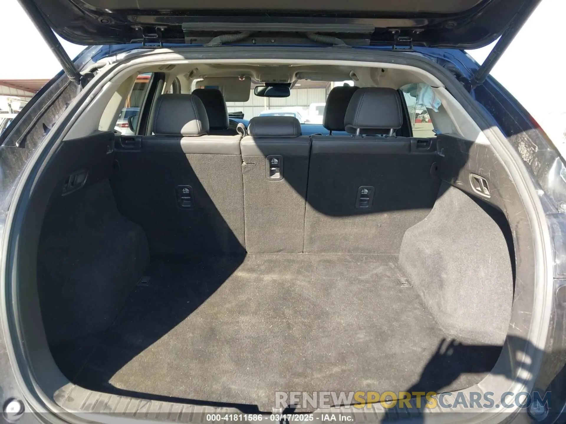 17 Photograph of a damaged car JM3KFACM2K1660119 MAZDA CX-5 2019