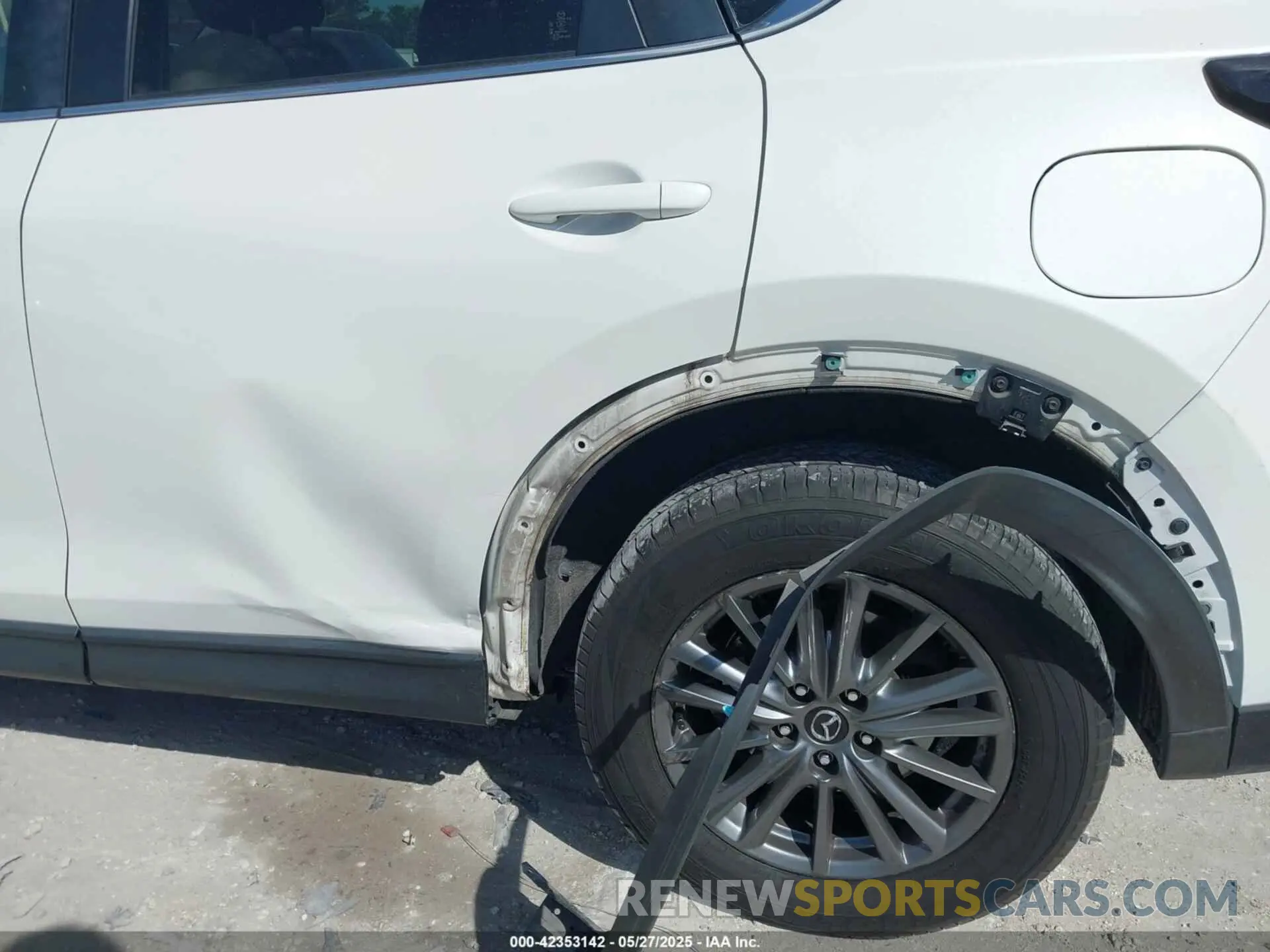 19 Photograph of a damaged car JM3KFACM6K1586025 MAZDA CX-5 2019