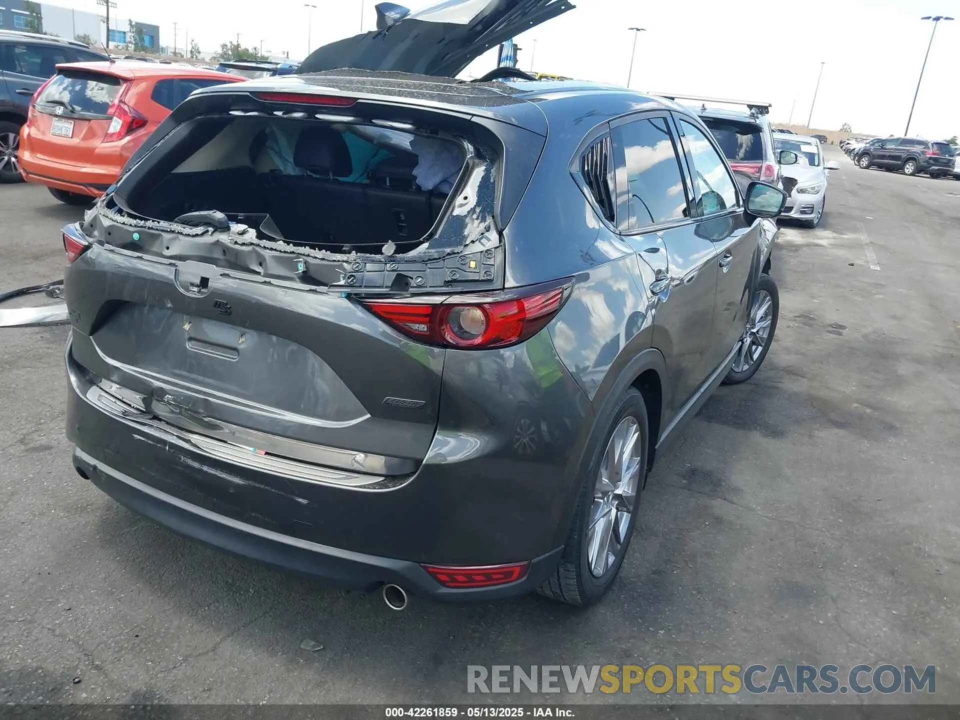 4 Photograph of a damaged car JM3KFADM5K0693698 MAZDA CX-5 2019